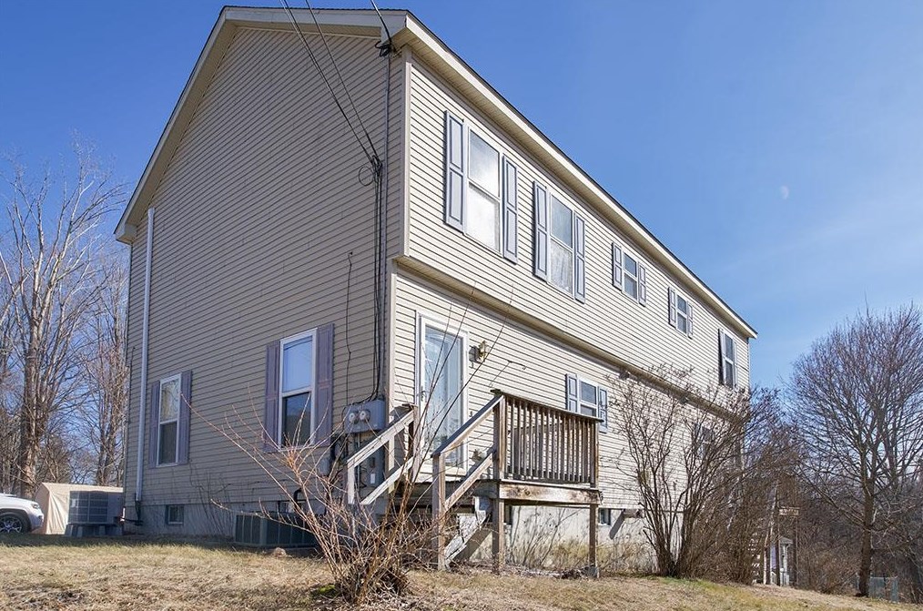 7 High St, Epping, NH 03042
