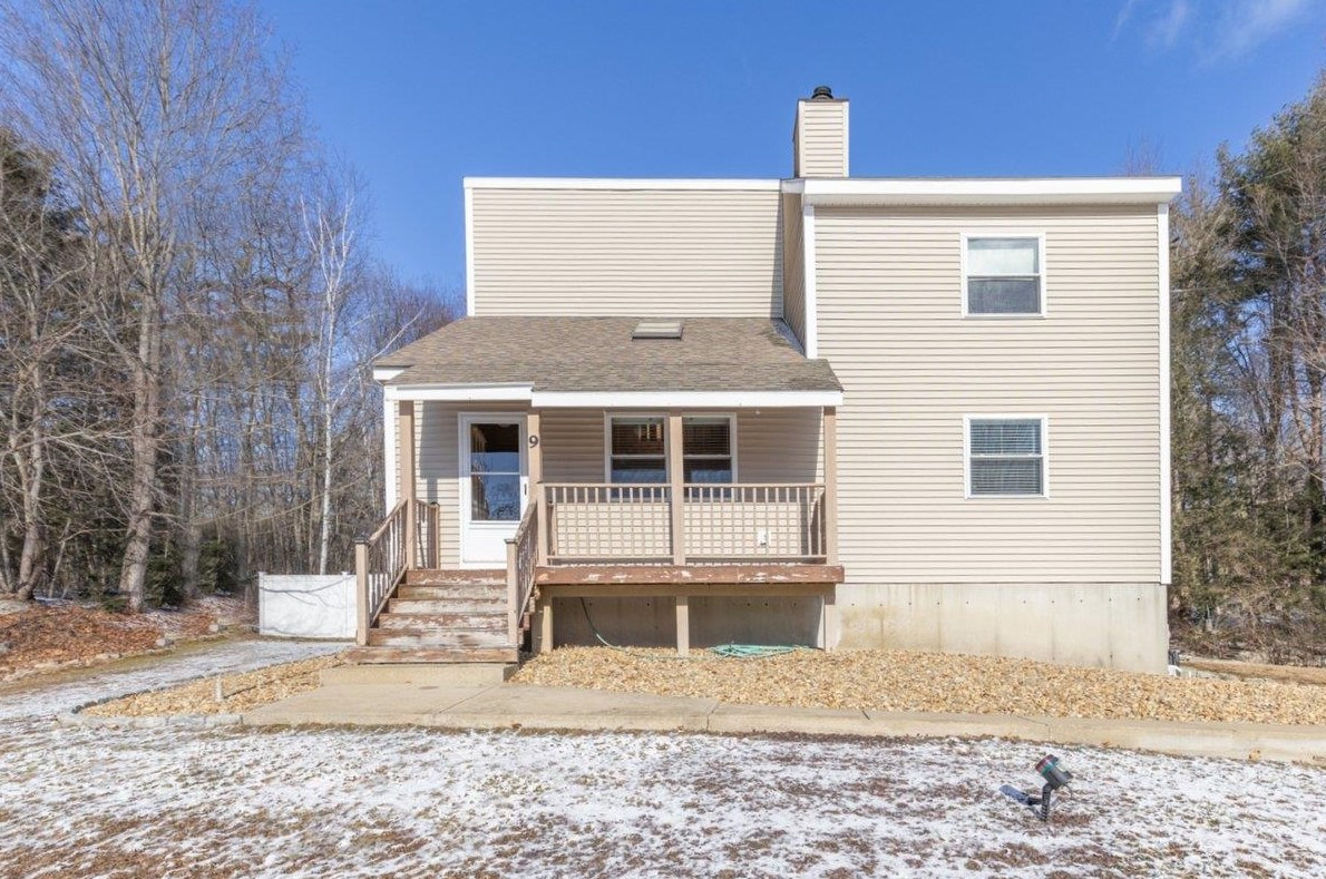 9 Michael Cir, Sandown, NH 03873-2637