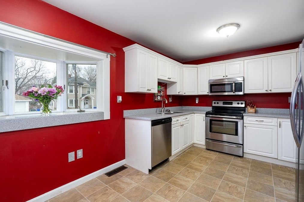54 Garden St, Manchester NH  03103-6417 exterior
