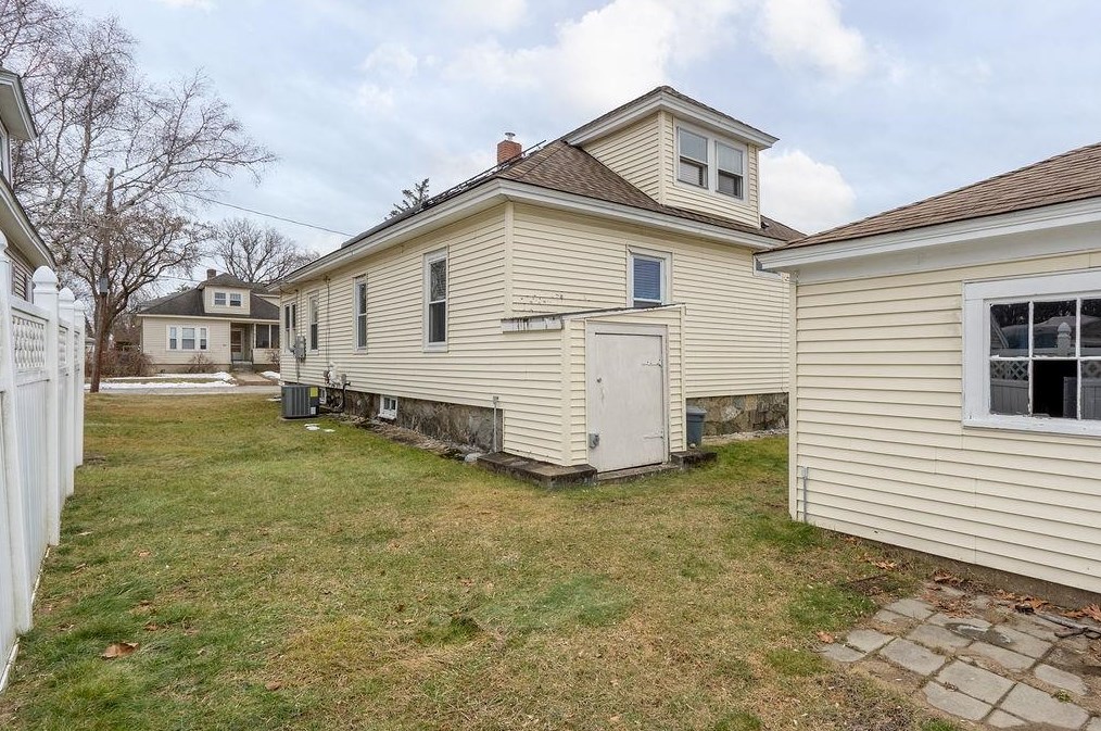 54 Garden St, Manchester NH  03103-6417 exterior