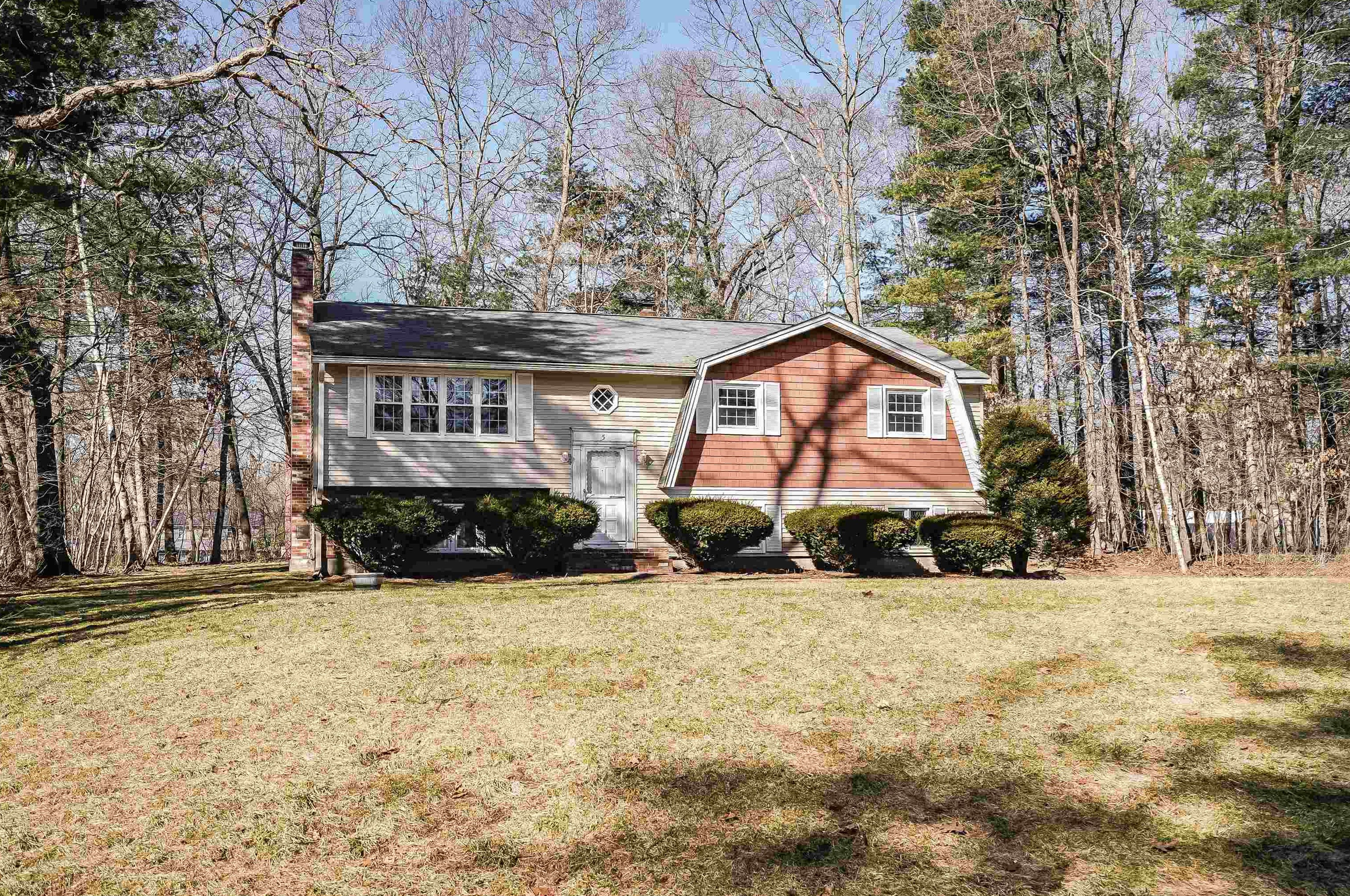 5 Olde Coach Rd, Derry, NH 03038