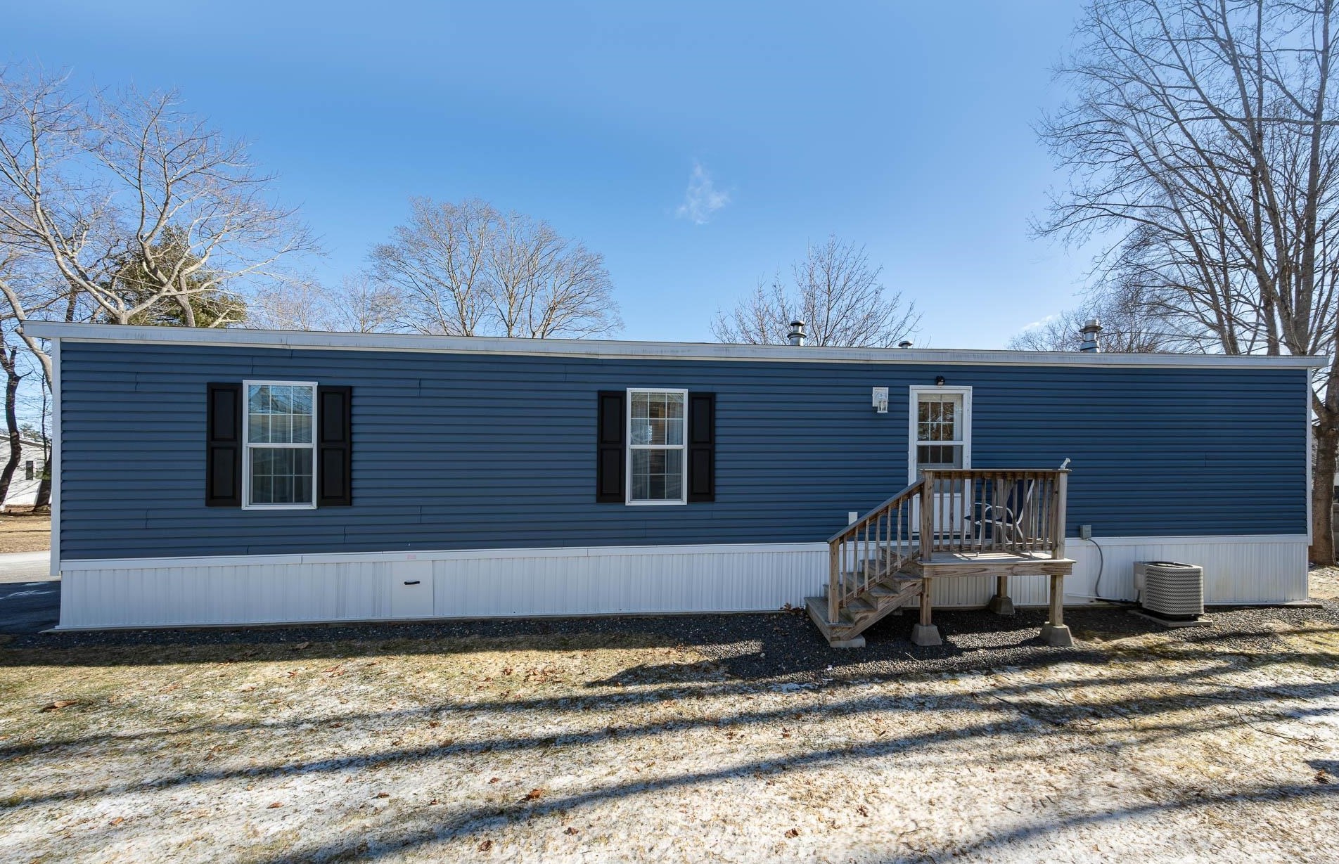 15 Seabreeze Dr, North-Hampton, NH 03862 exterior