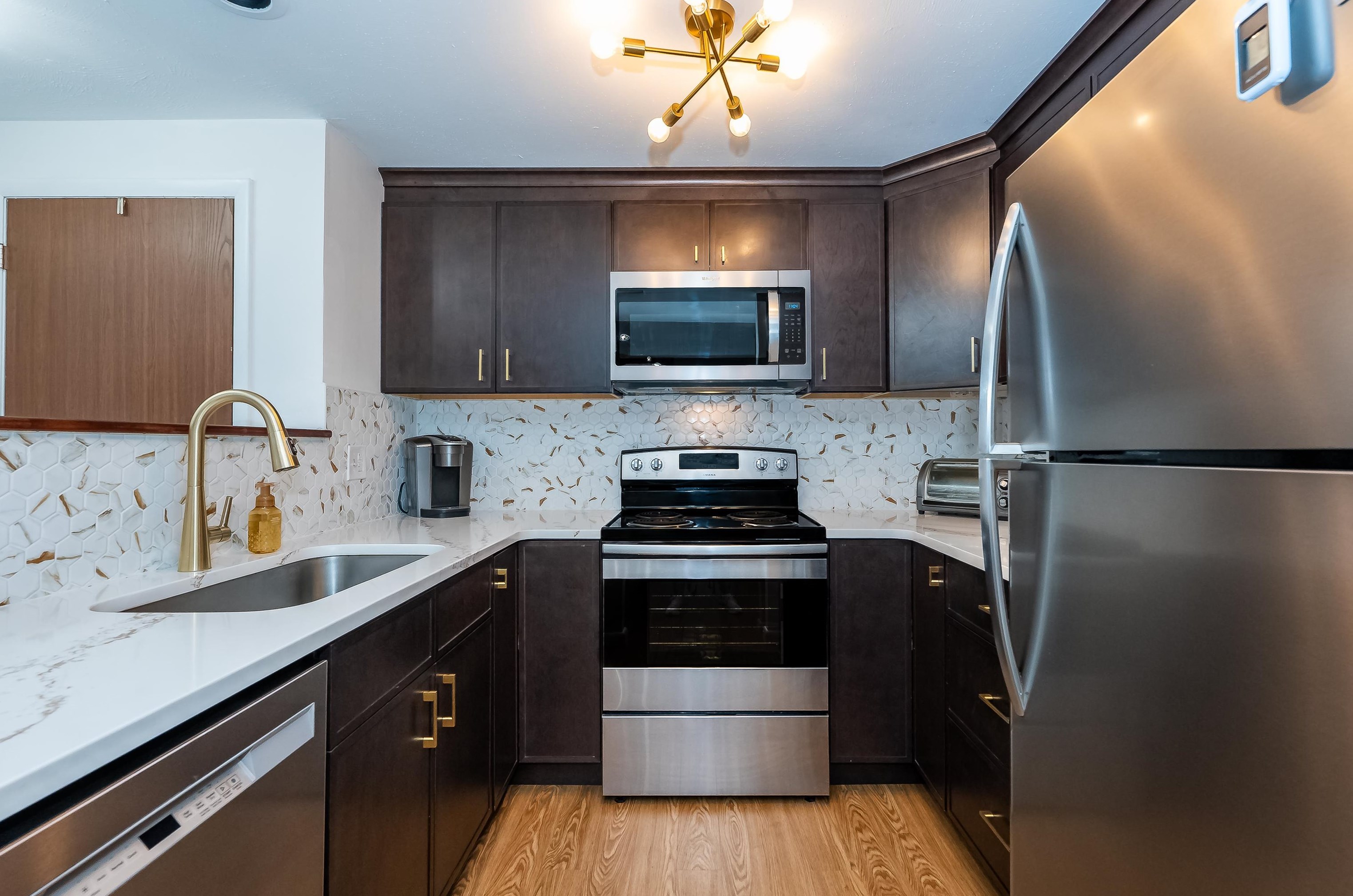 7 Kingston Ct, Merrimack NH  03054-3428 exterior