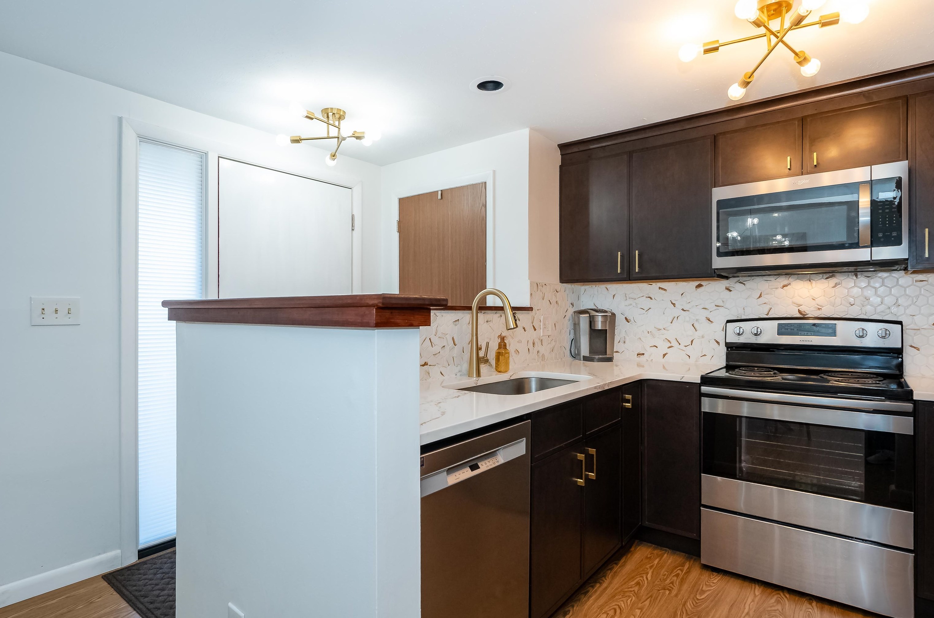 7 Kingston Ct, Merrimack, NH 03054