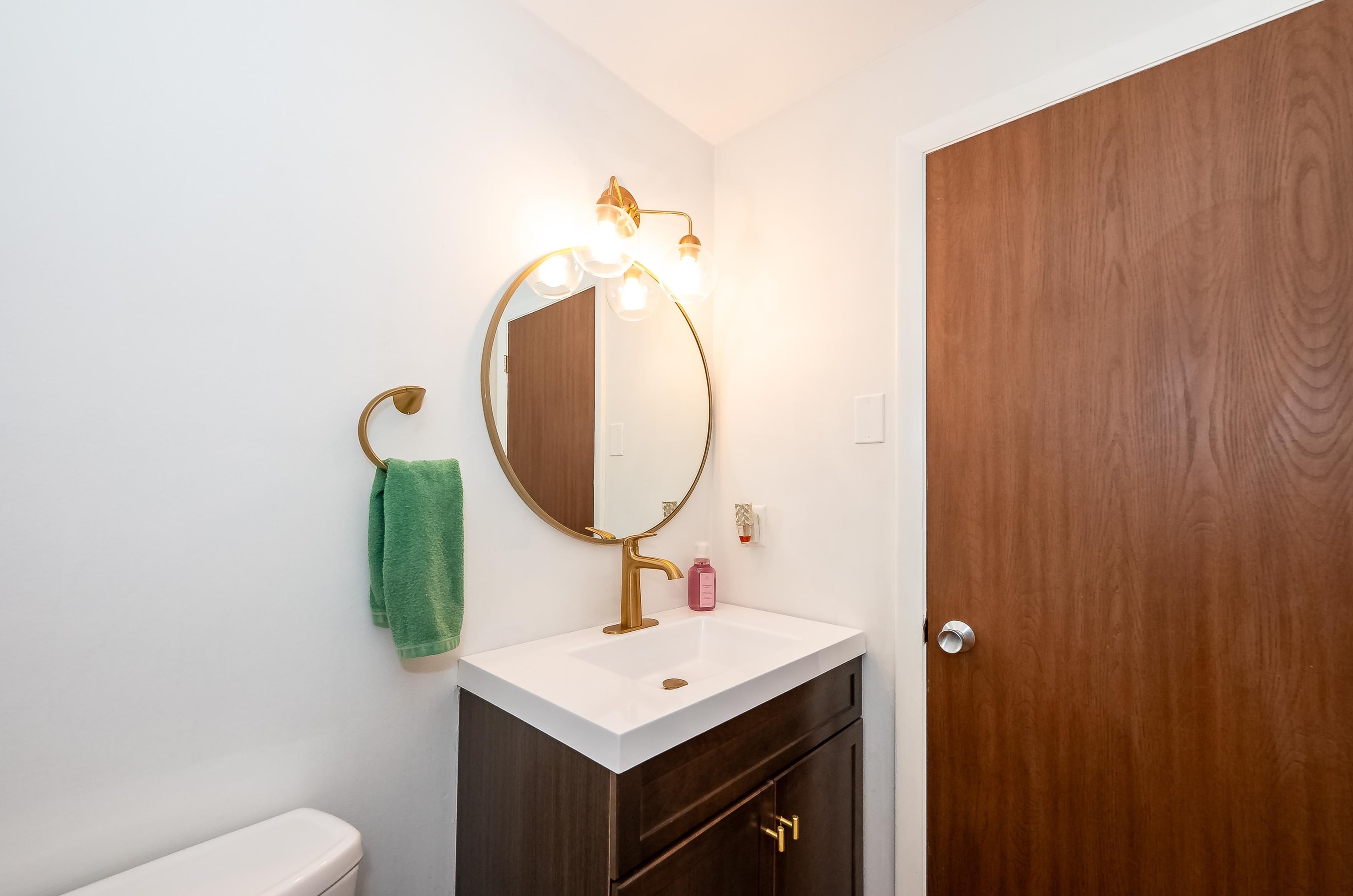 7 Kingston Ct, Merrimack NH  03054-3428 exterior