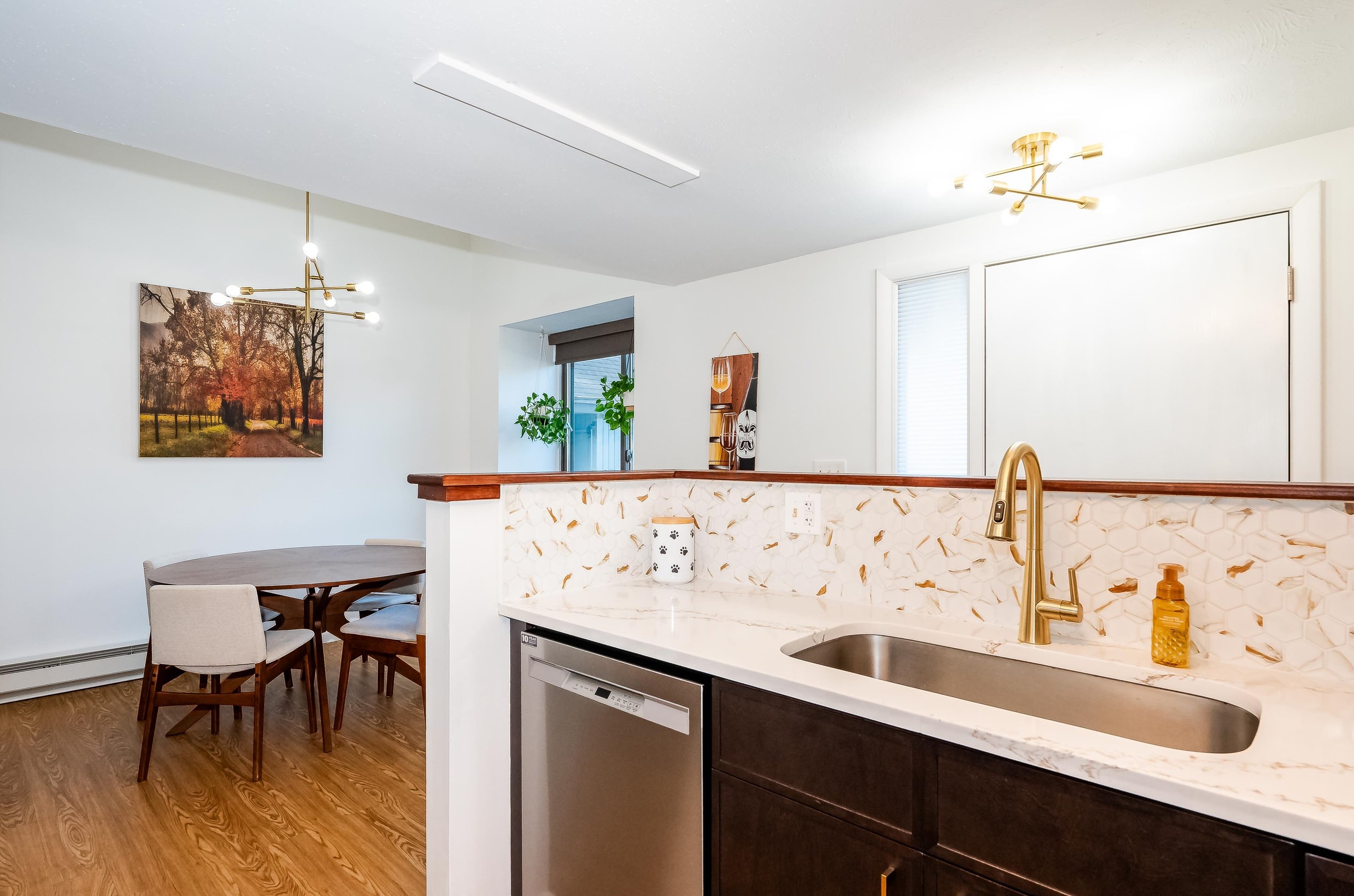 7 Kingston Ct, Merrimack NH  03054-3428 exterior