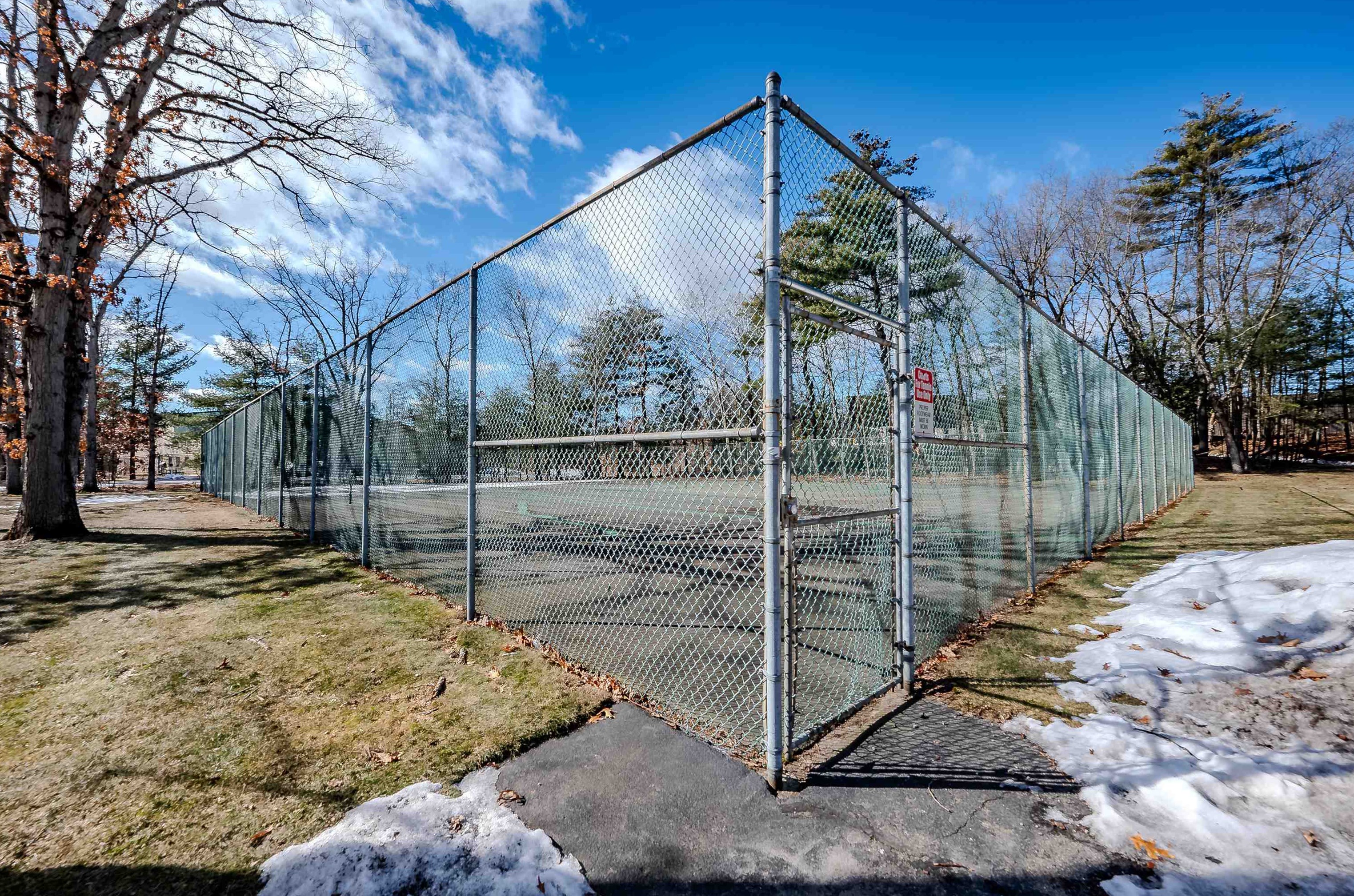 7 Kingston Ct, Merrimack NH  03054-3428 exterior