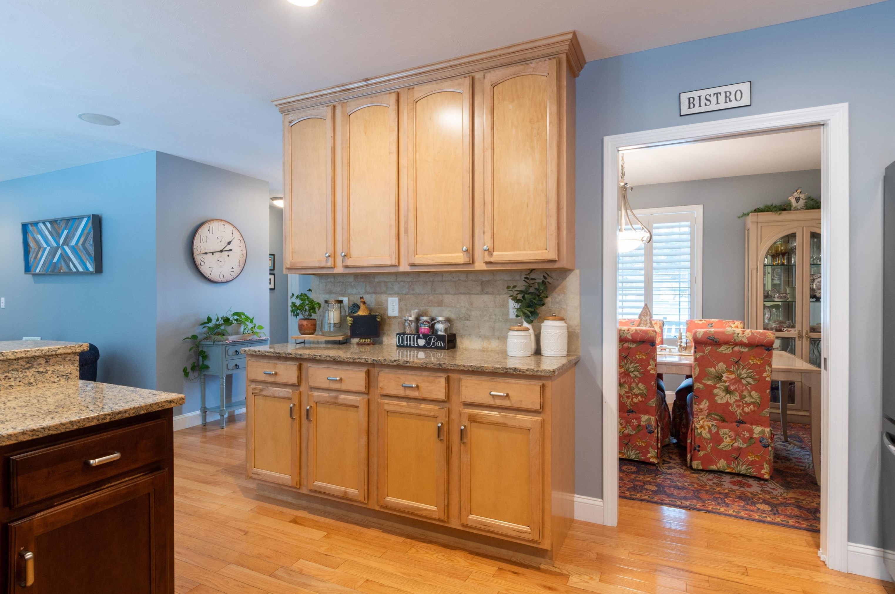 19 Pilgrim Cir, Nashua NH  03063-2827 exterior