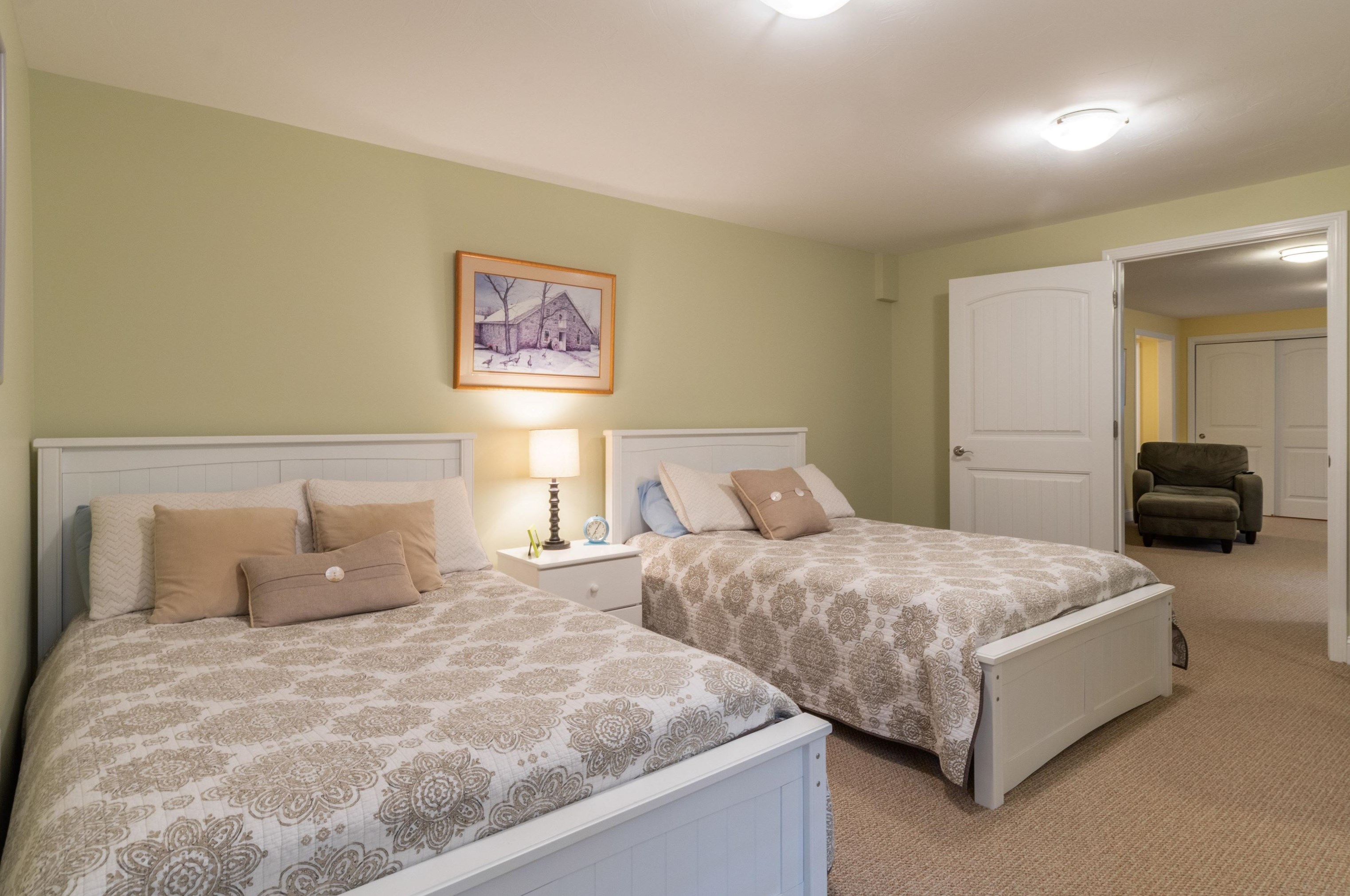 19 Pilgrim Cir, Nashua NH  03063-2827 exterior