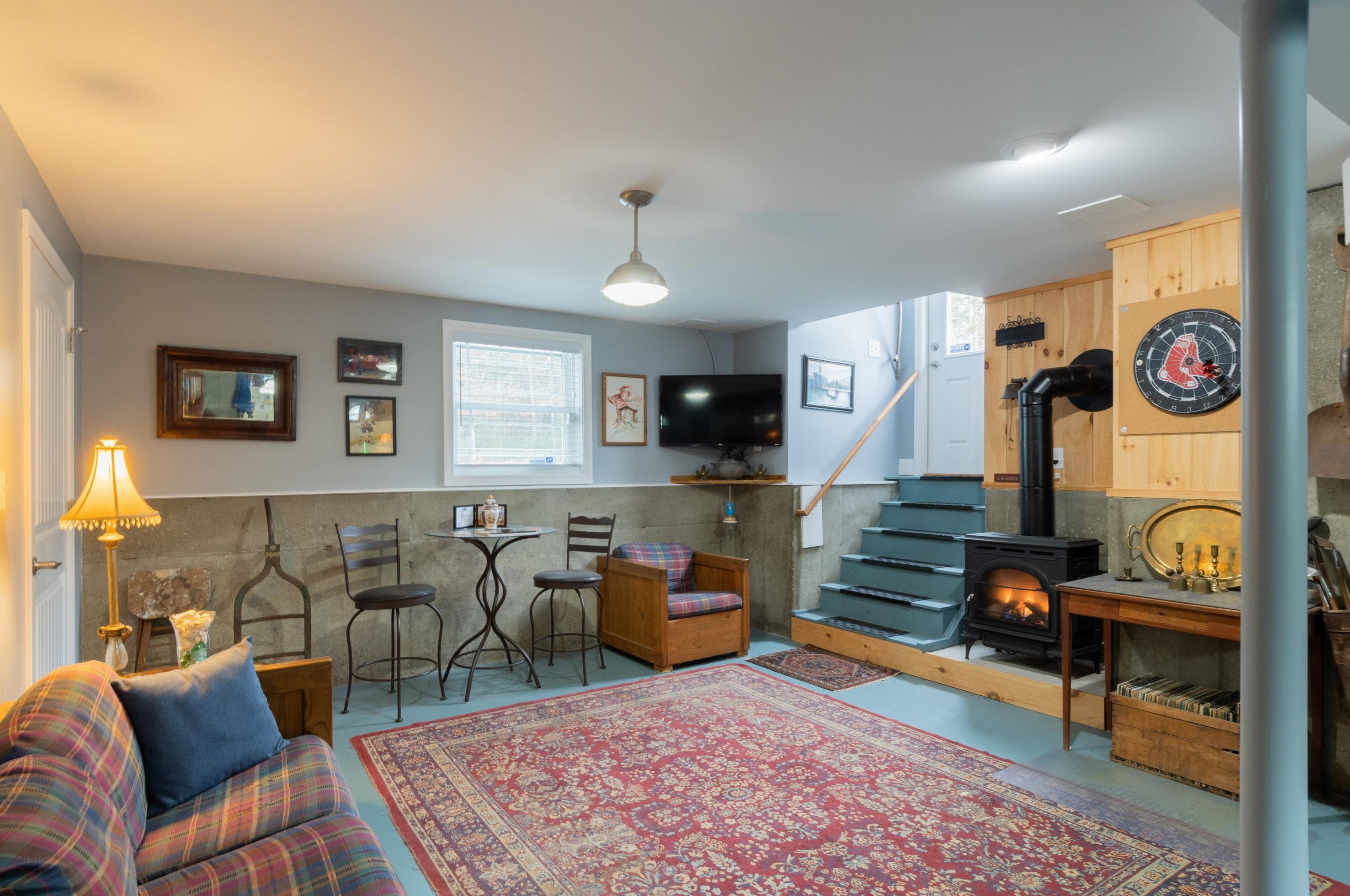 19 Pilgrim Cir, Nashua NH  03063-2827 exterior