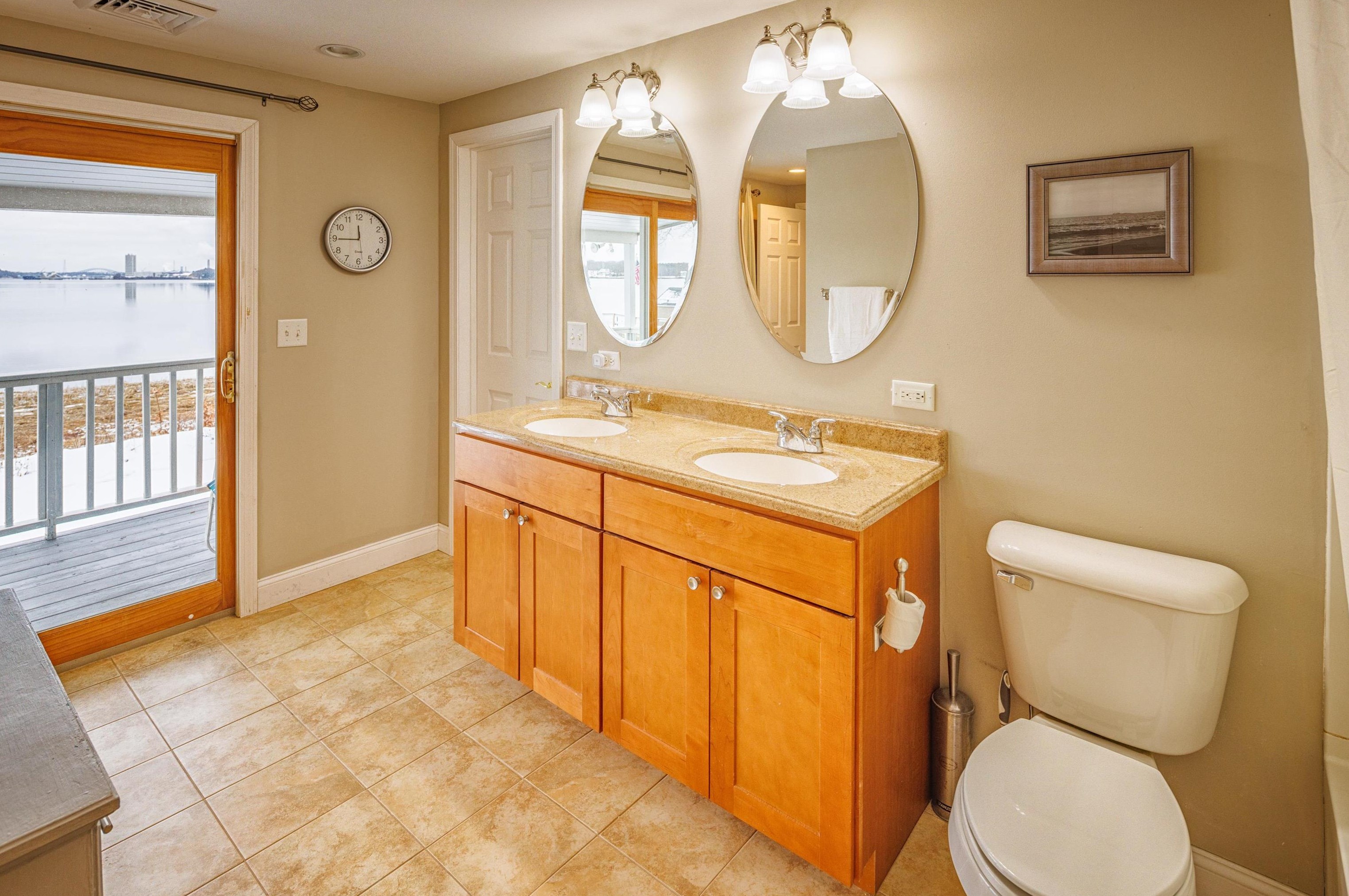 15 Cote Dr, Dover NH  03820-4644 exterior