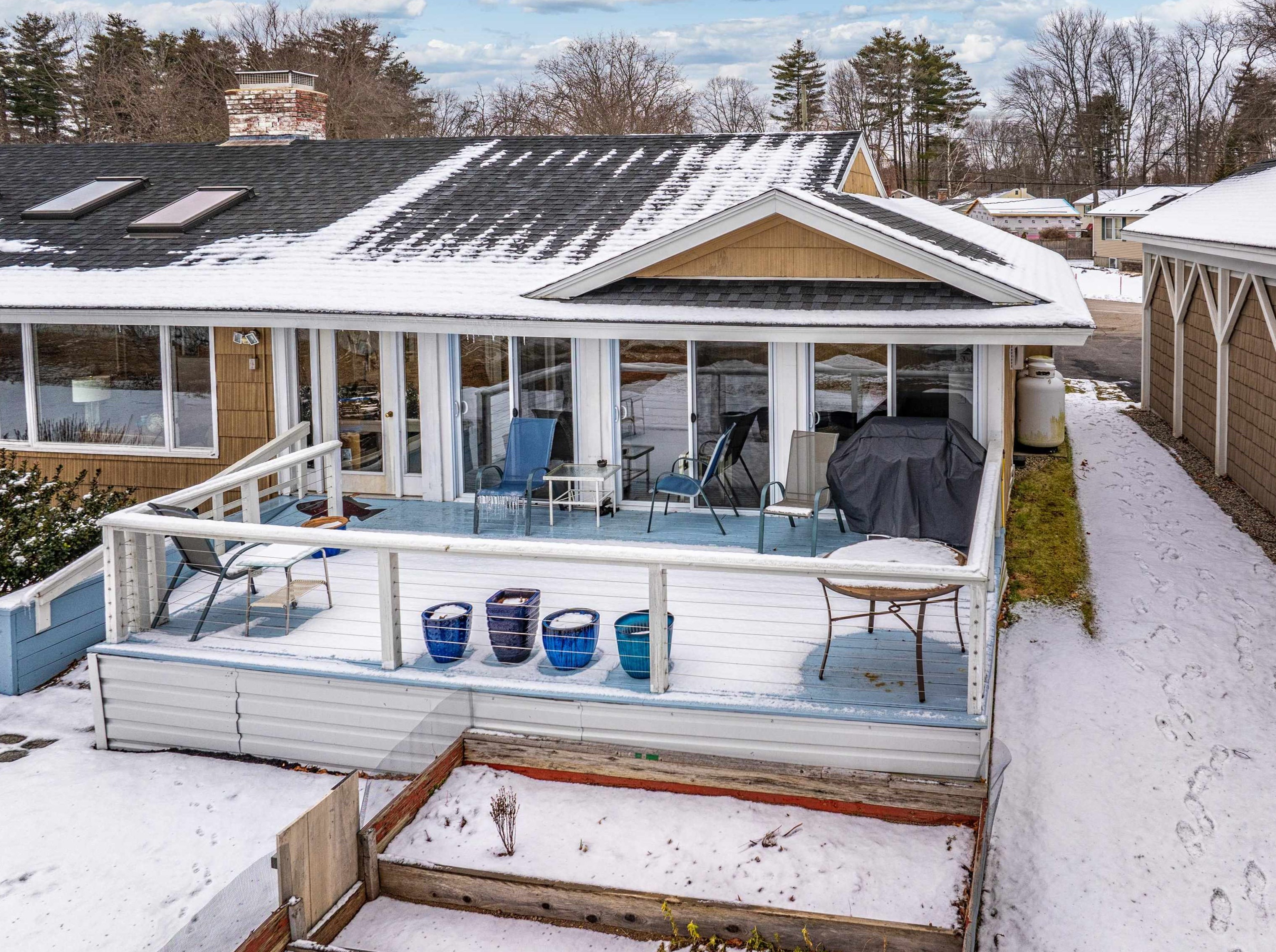 15 Cote Dr, Dover NH  03820-4644 exterior