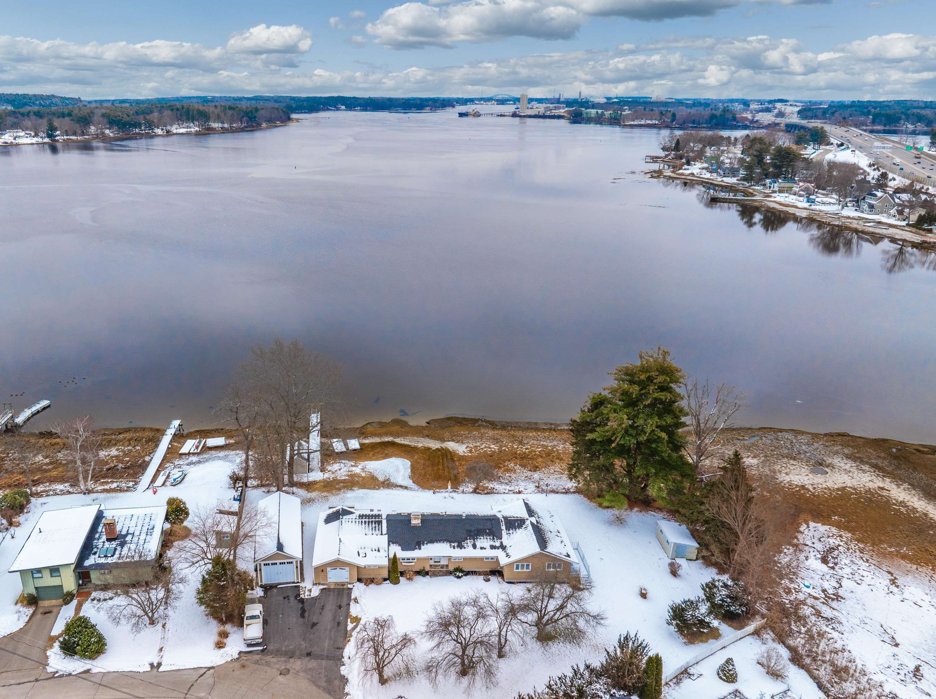 15 Cote Dr, Dover NH  03820-4644 exterior