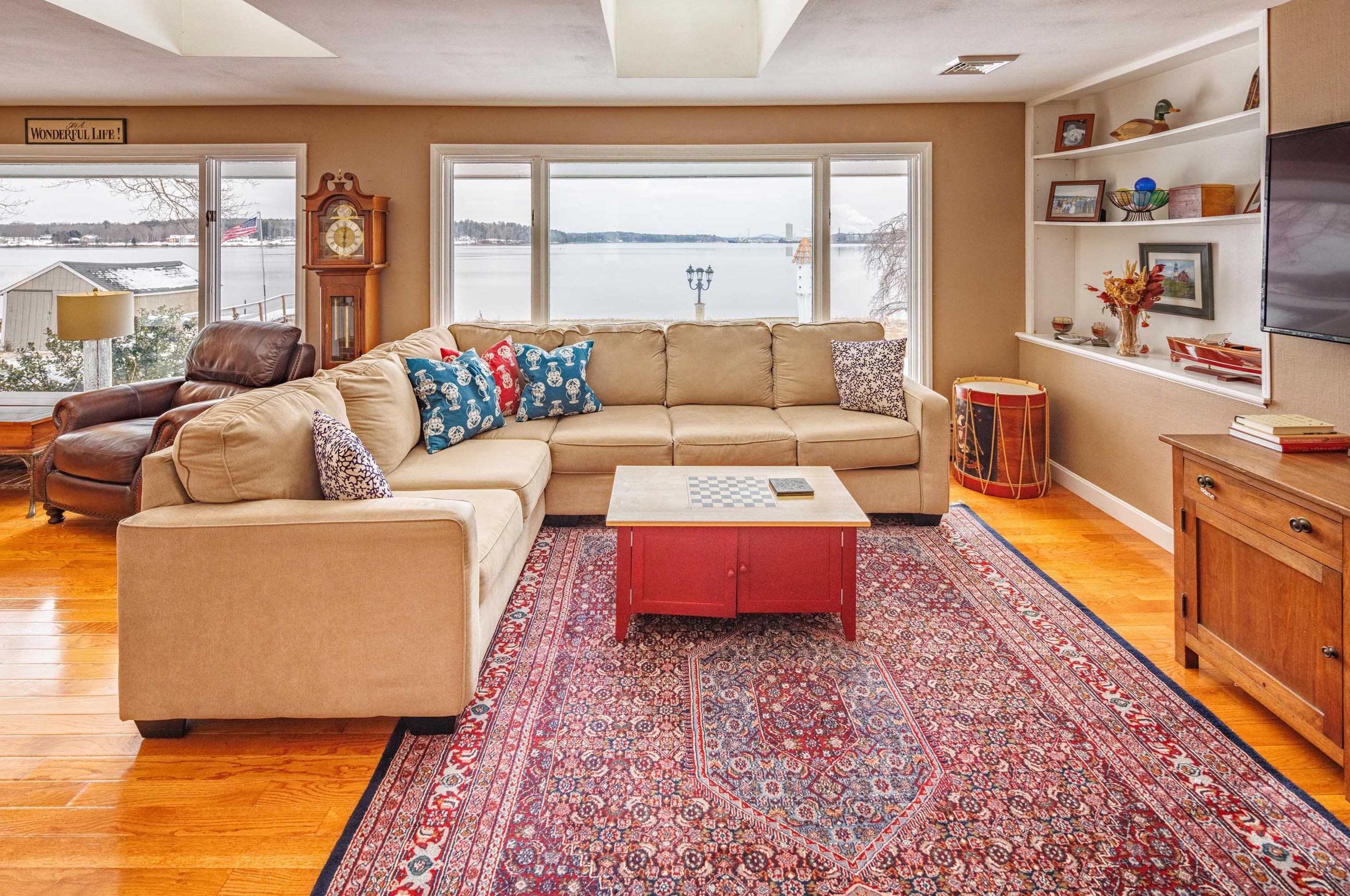 15 Cote Dr, Dover NH  03820-4644 exterior