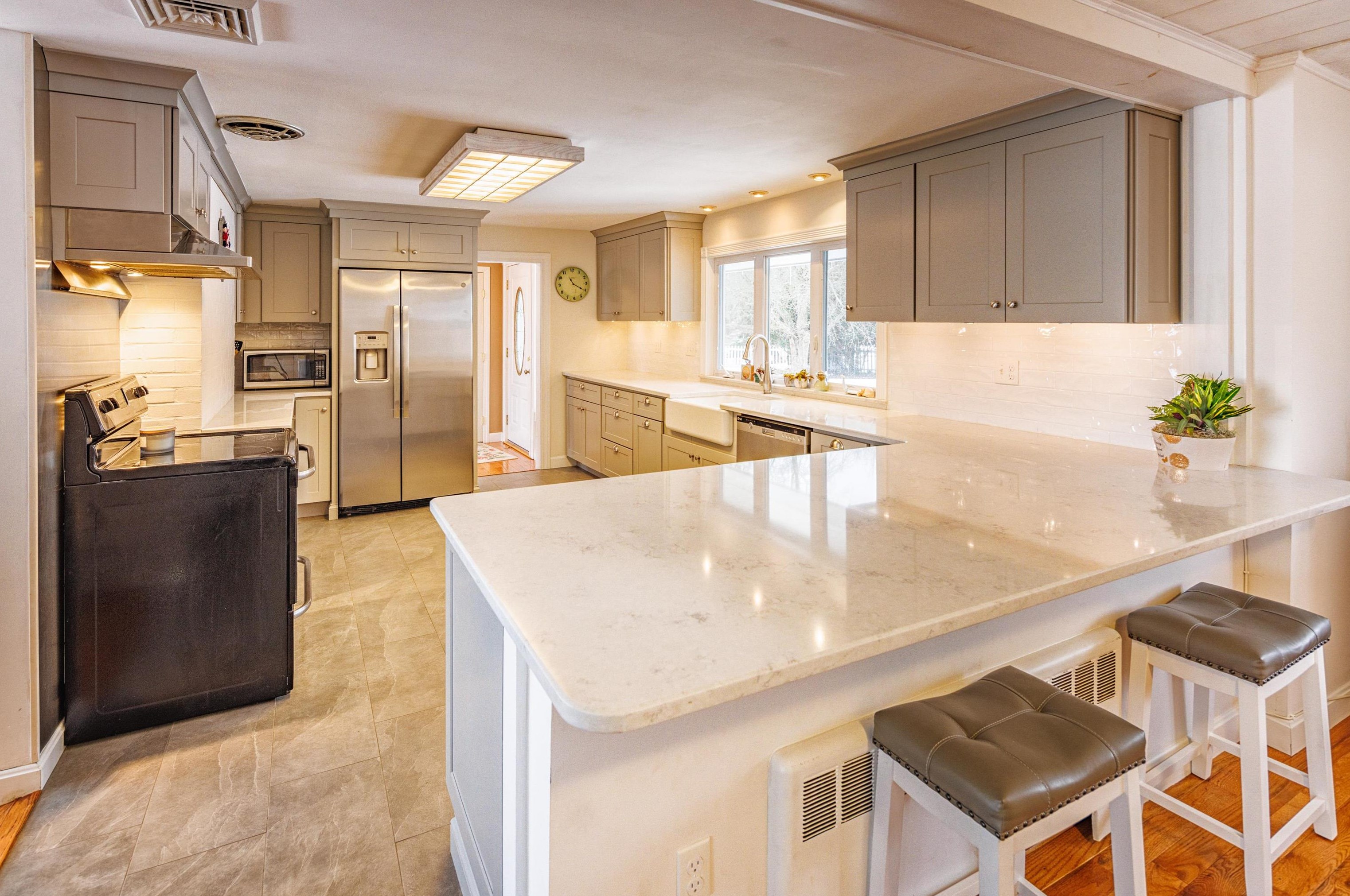 15 Cote Dr, Dover NH  03820-4644 exterior