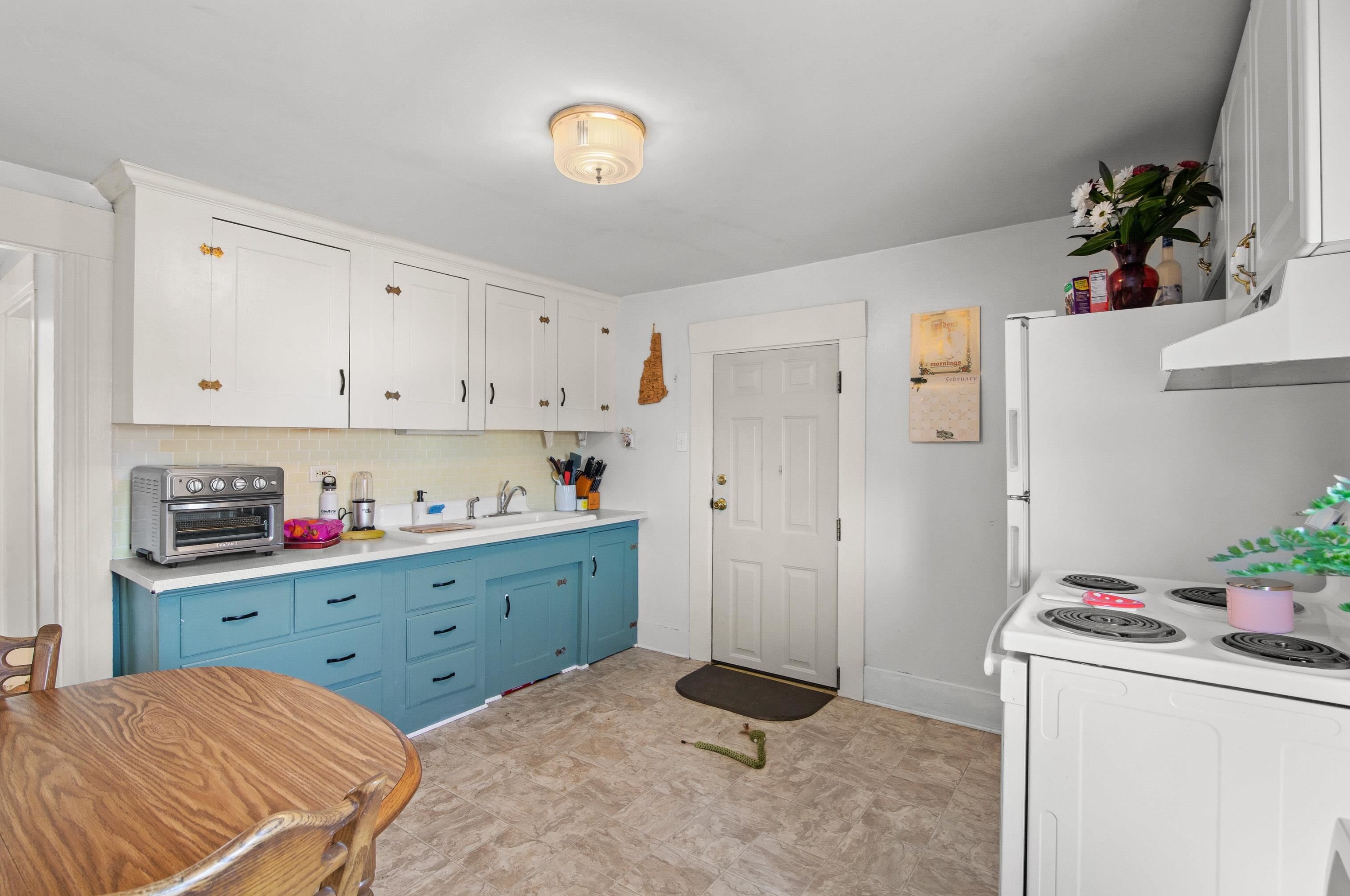 1364 Candia Rd, Manchester NH 03109-5703 exterior