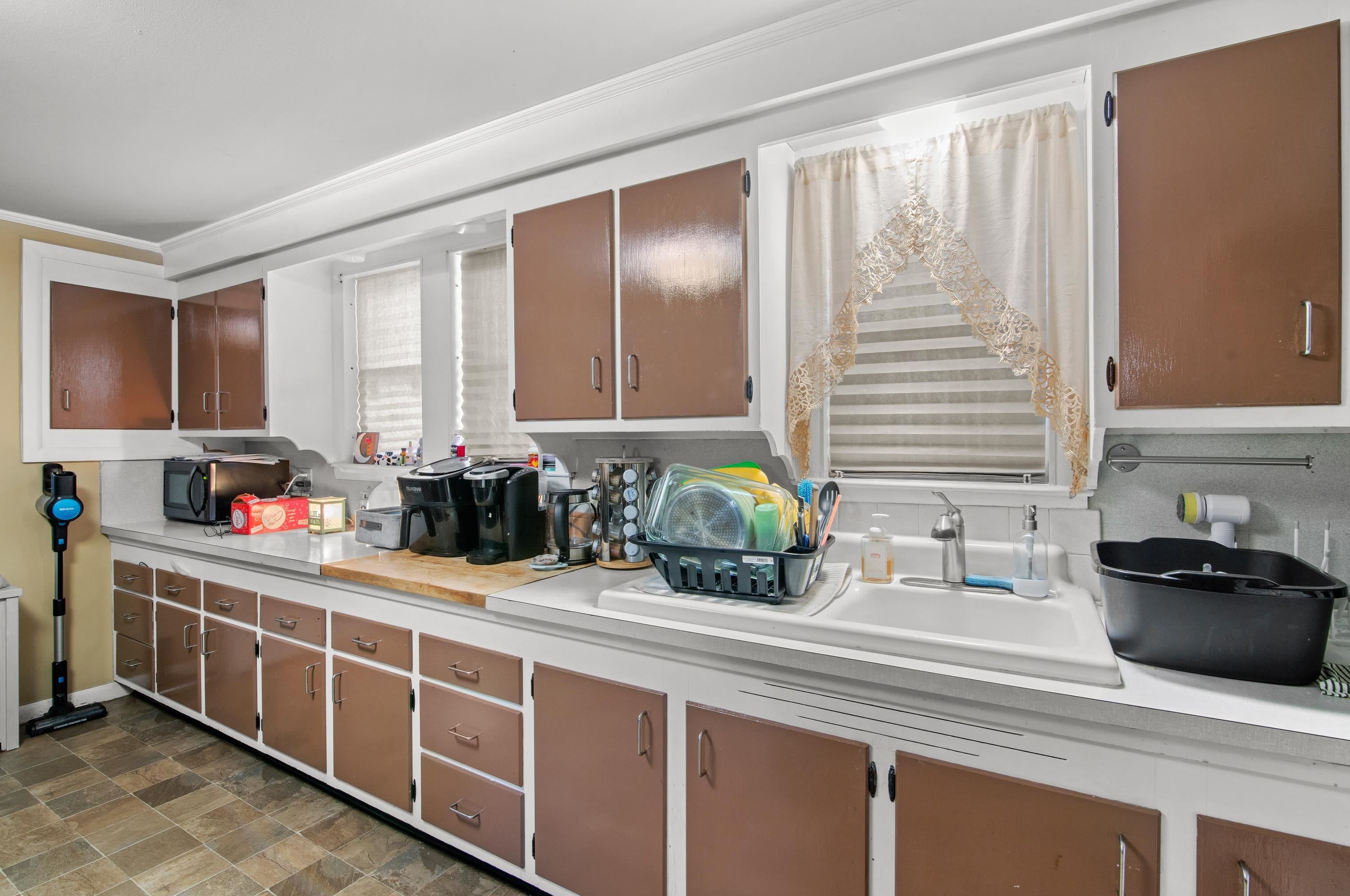 1364 Candia Rd, Manchester NH 03109-5703 exterior