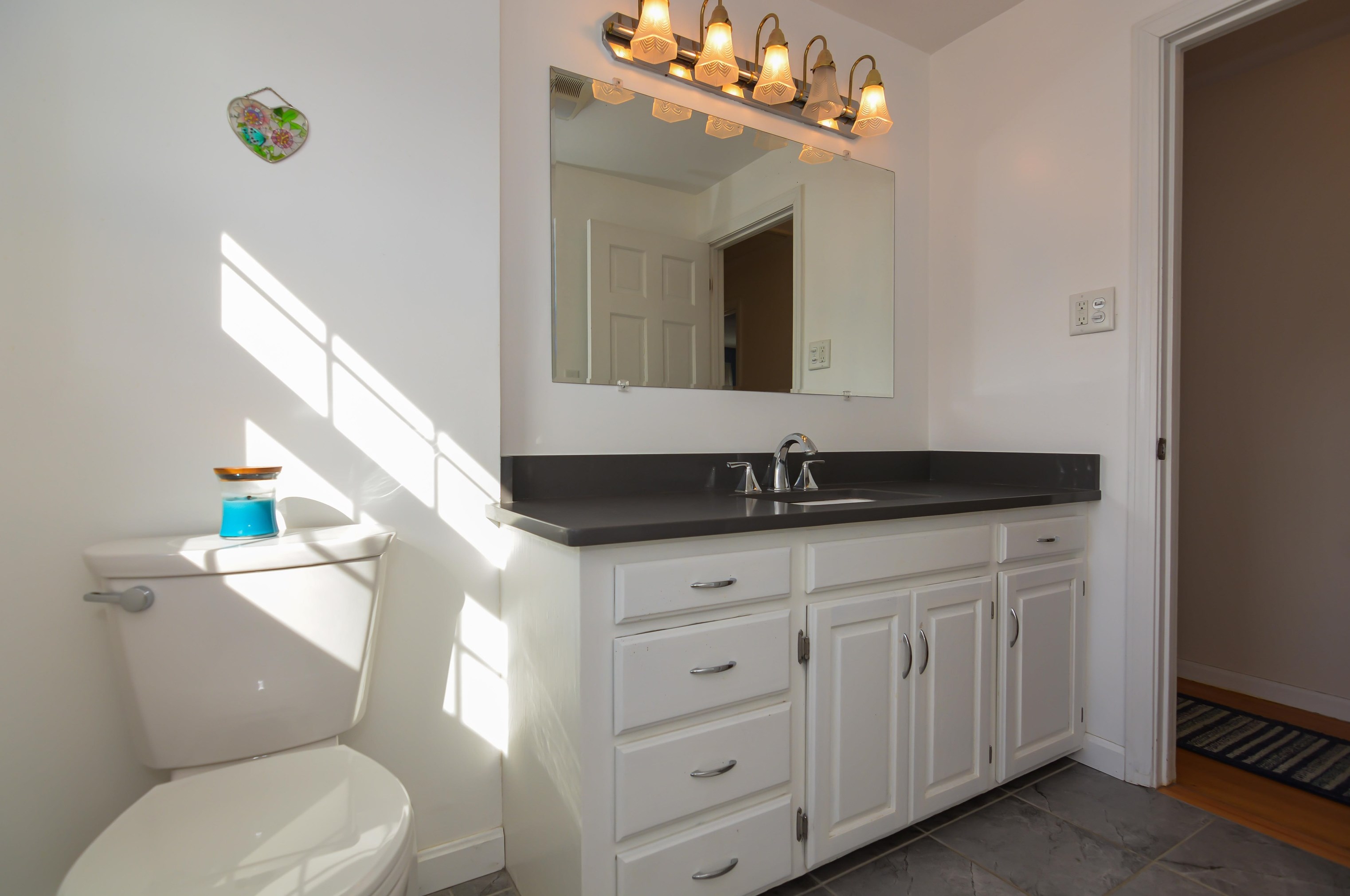 24 Woodbury St, Salem NH  03079-3211 exterior