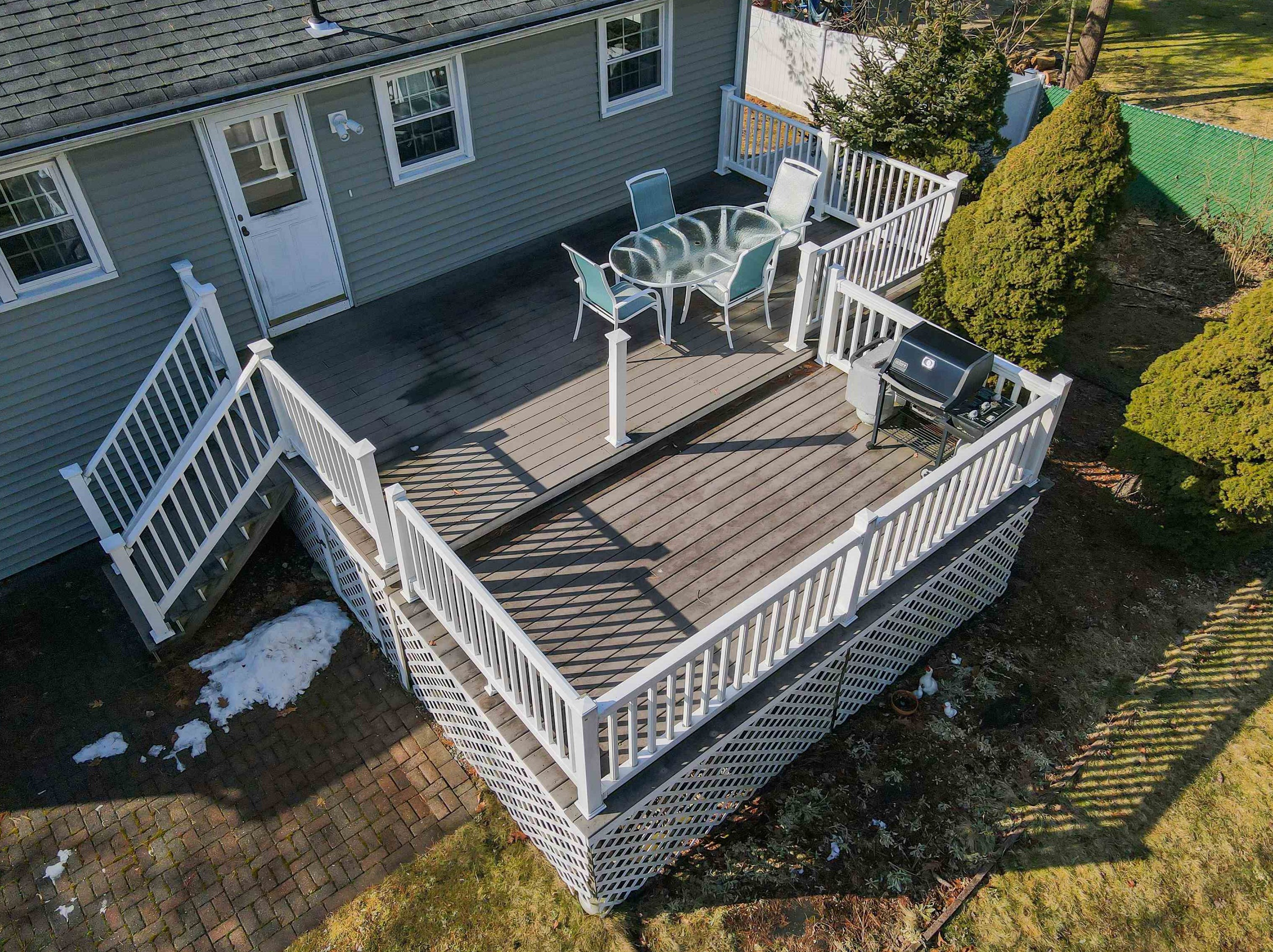 24 Woodbury St, Salem NH  03079-3211 exterior