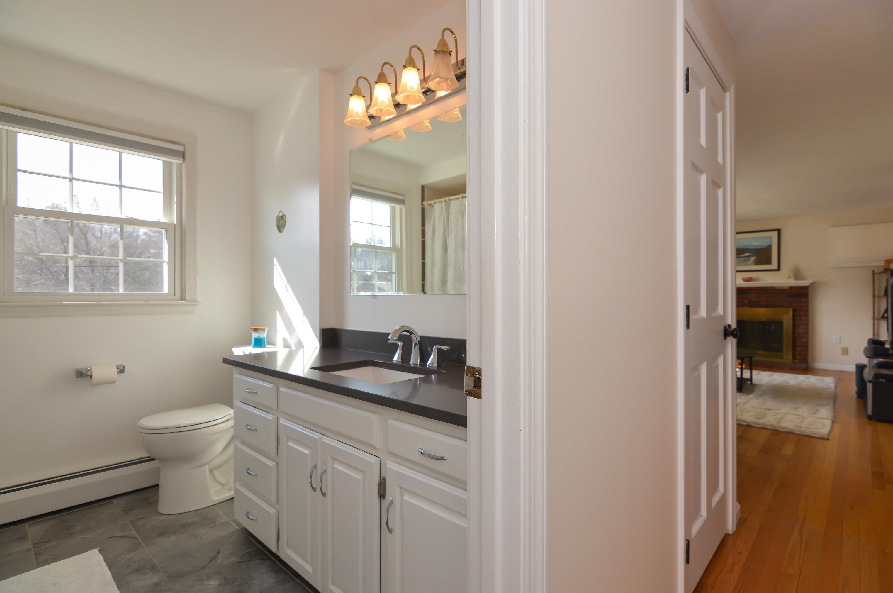 24 Woodbury St, Salem NH  03079-3211 exterior