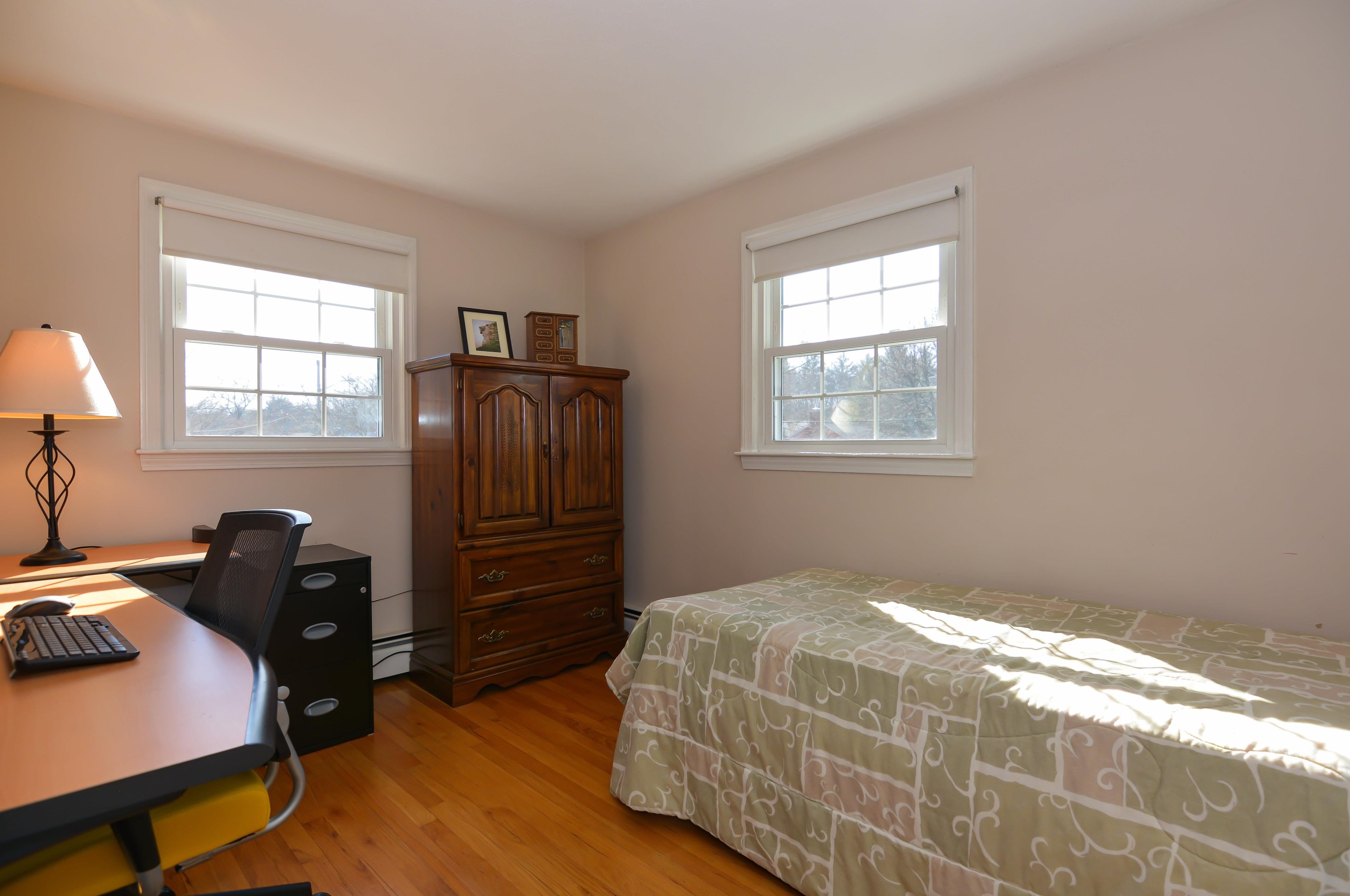 24 Woodbury St, Salem NH  03079-3211 exterior