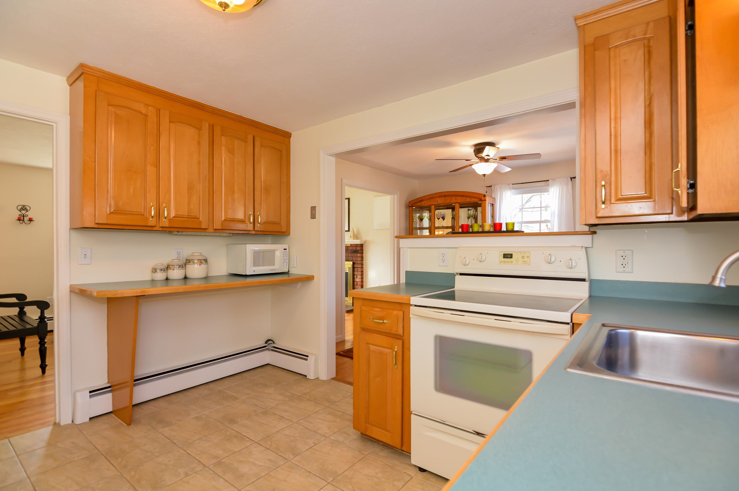 24 Woodbury St, Salem NH  03079-3211 exterior