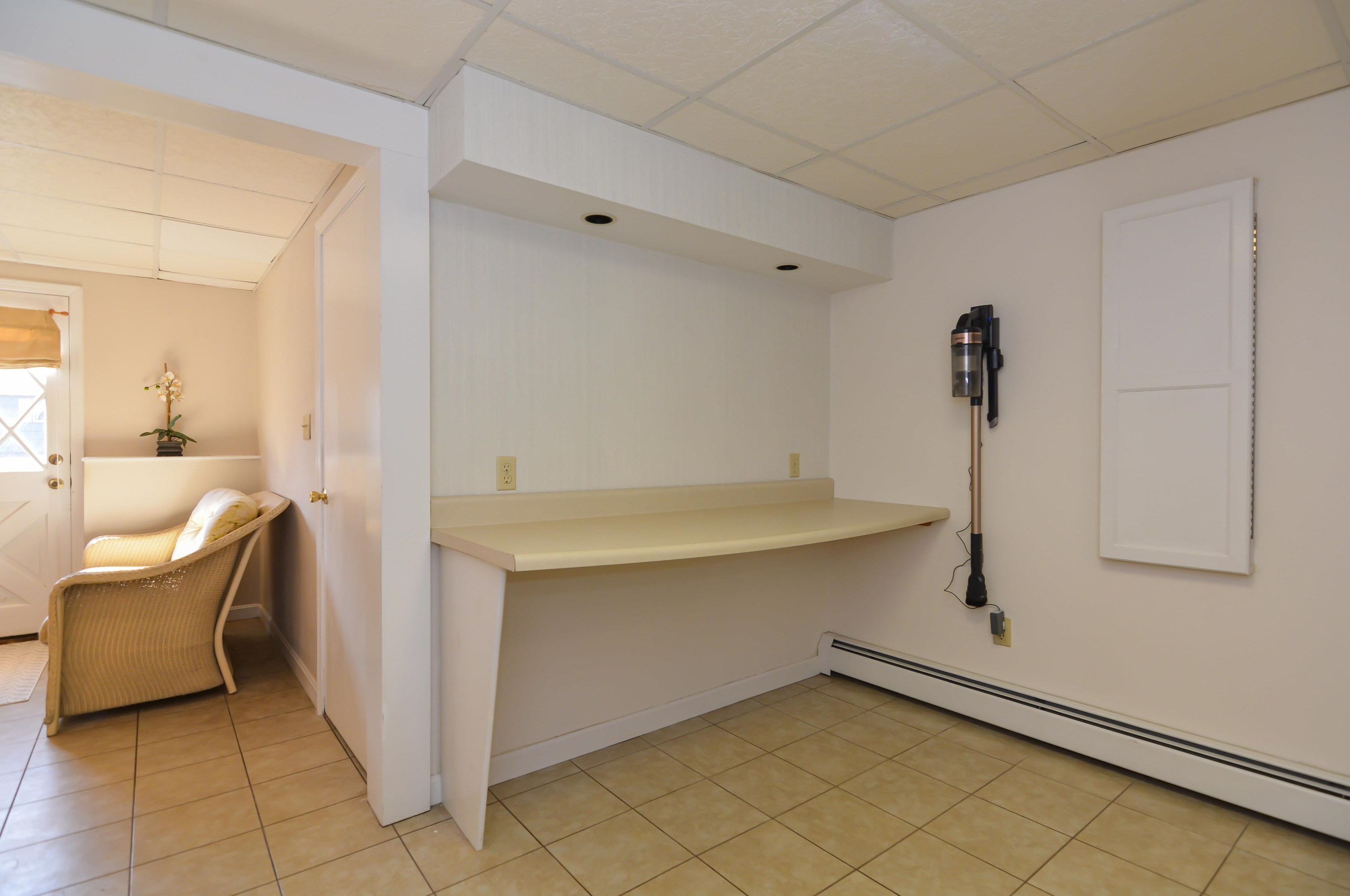 24 Woodbury St, Salem NH  03079-3211 exterior