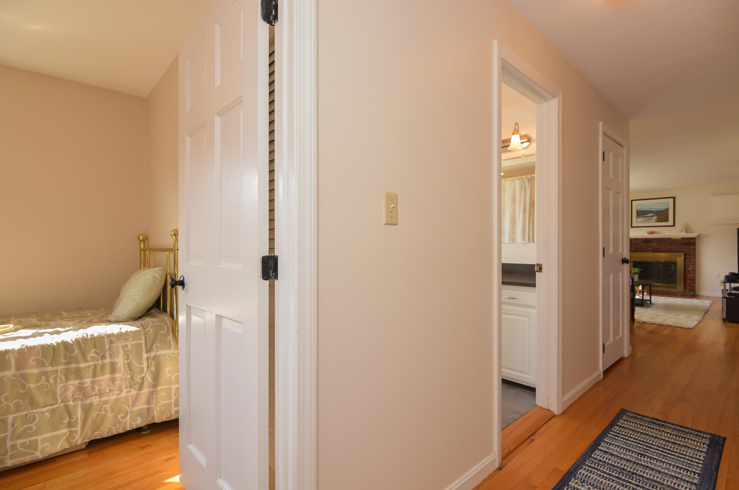 24 Woodbury St, Salem NH  03079-3211 exterior