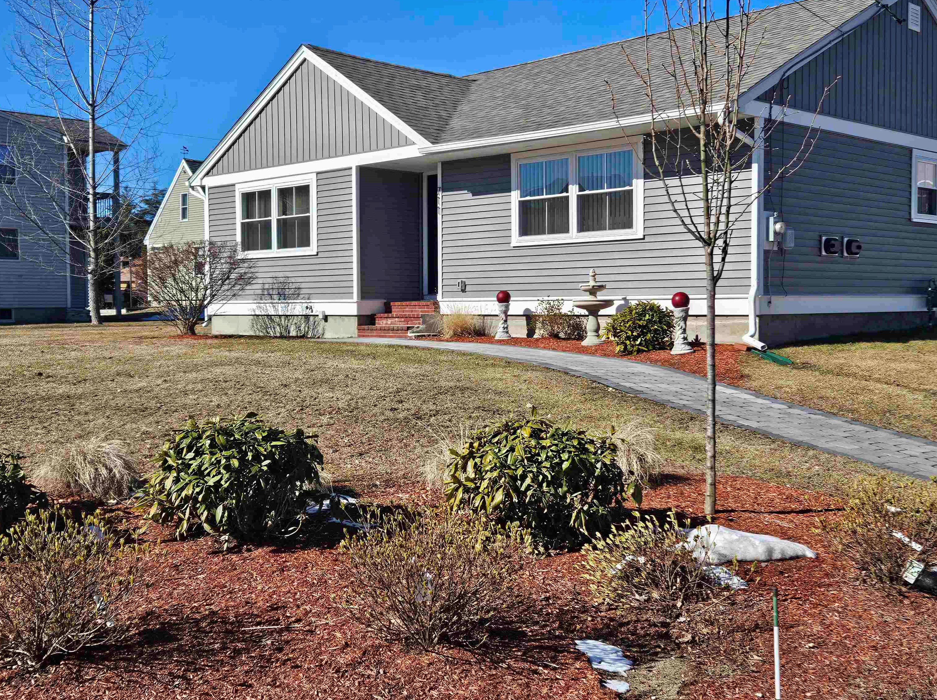711 W Hollis St, Nashua, NH 03062