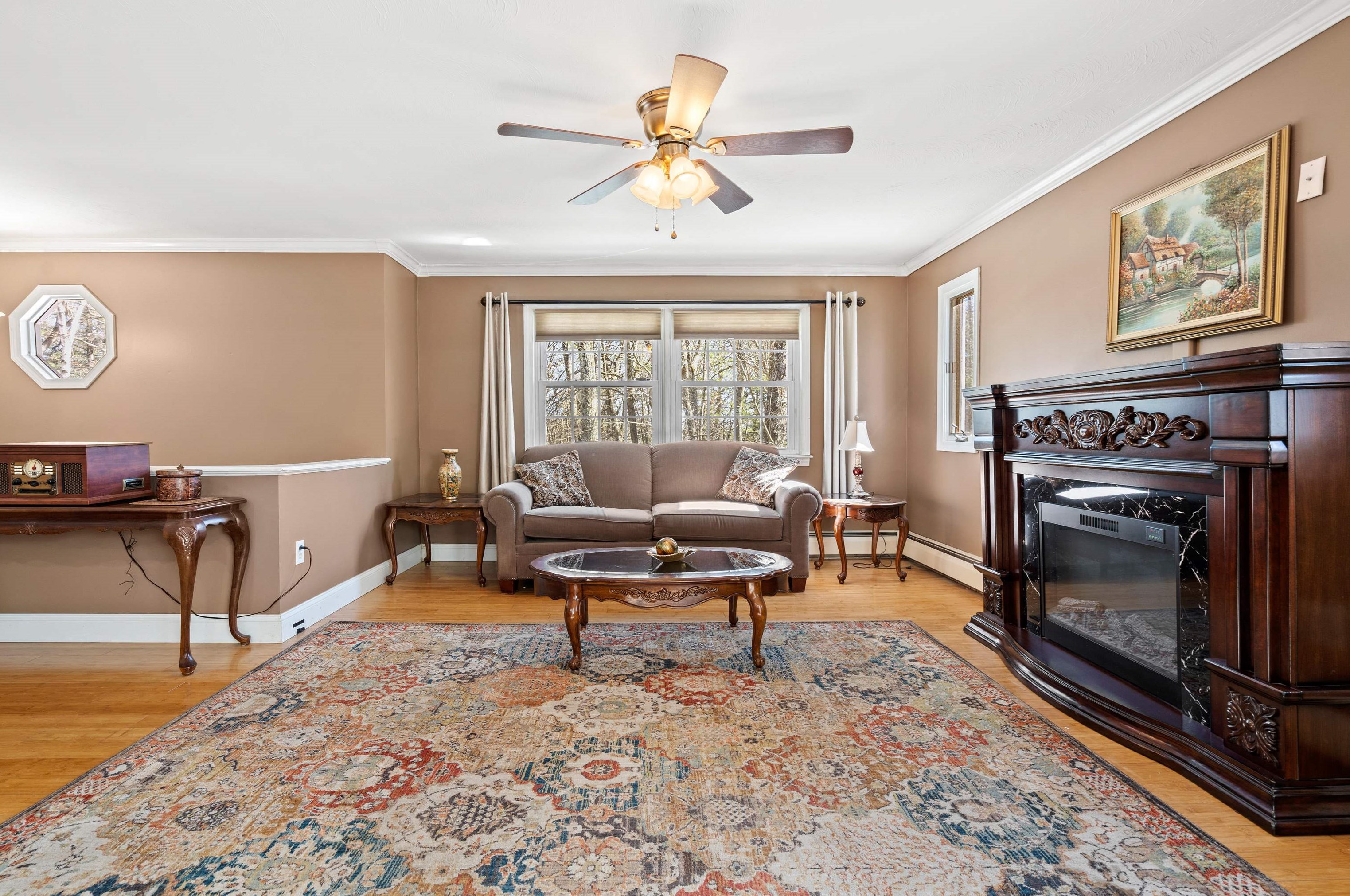 32 Kienia Rd, Hudson NH  03051-3131 exterior