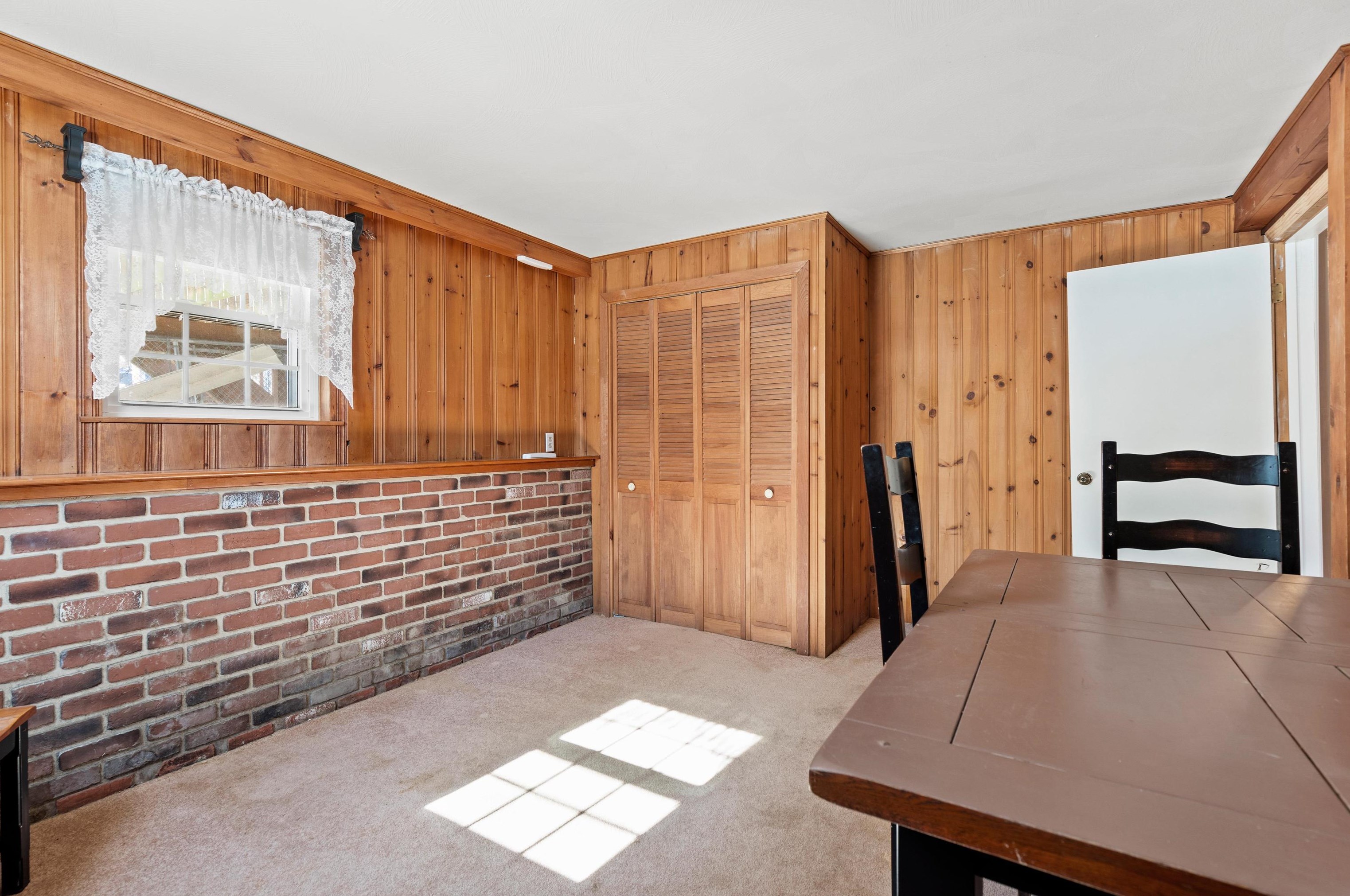 32 Kienia Rd, Hudson NH  03051-3131 exterior