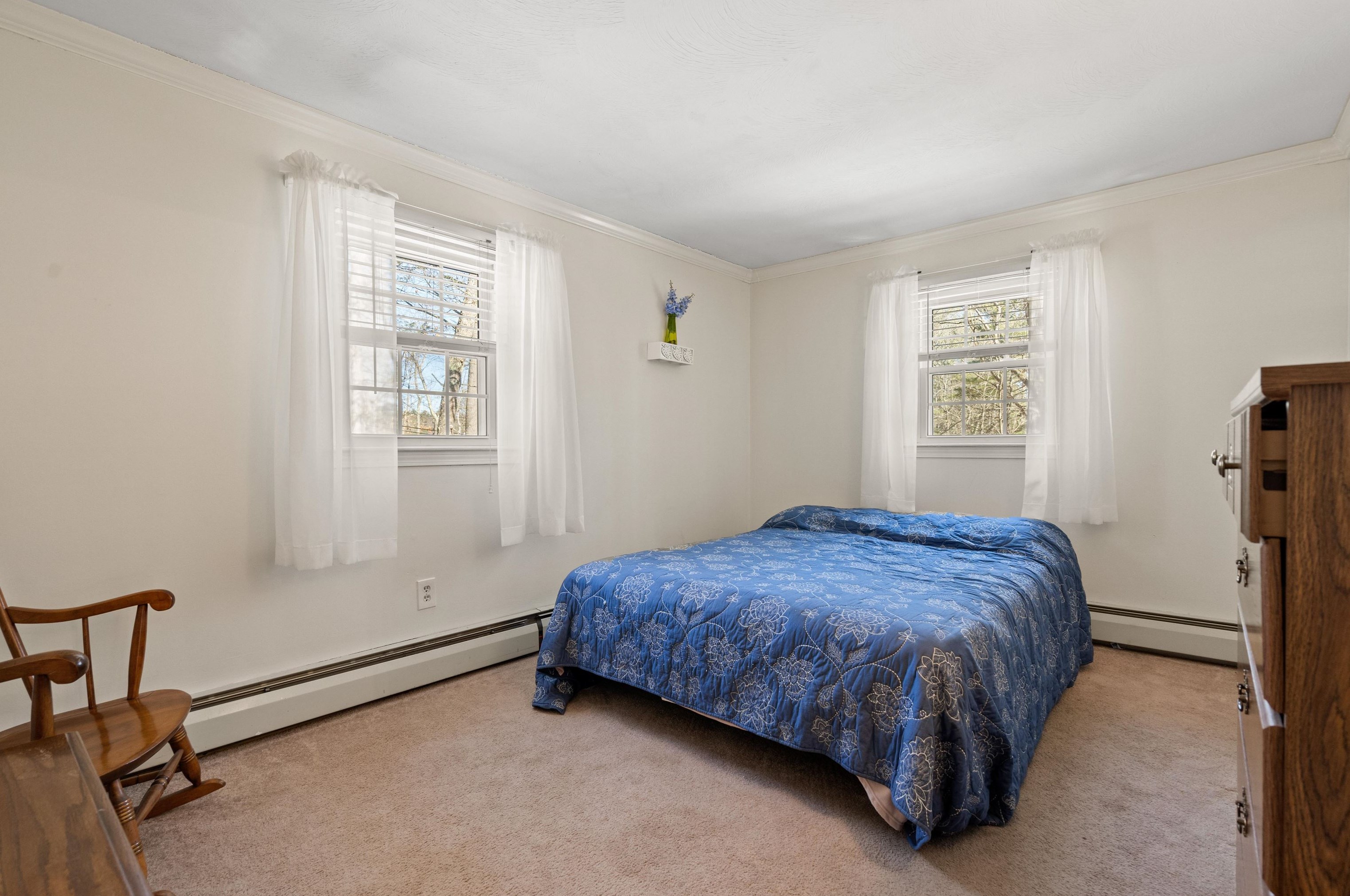 32 Kienia Rd, Hudson NH  03051-3131 exterior