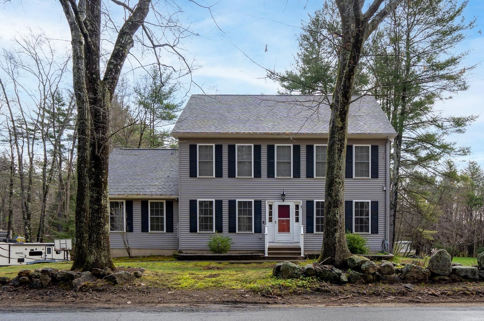9 Long Pond Rd, Kingston, NH 03848