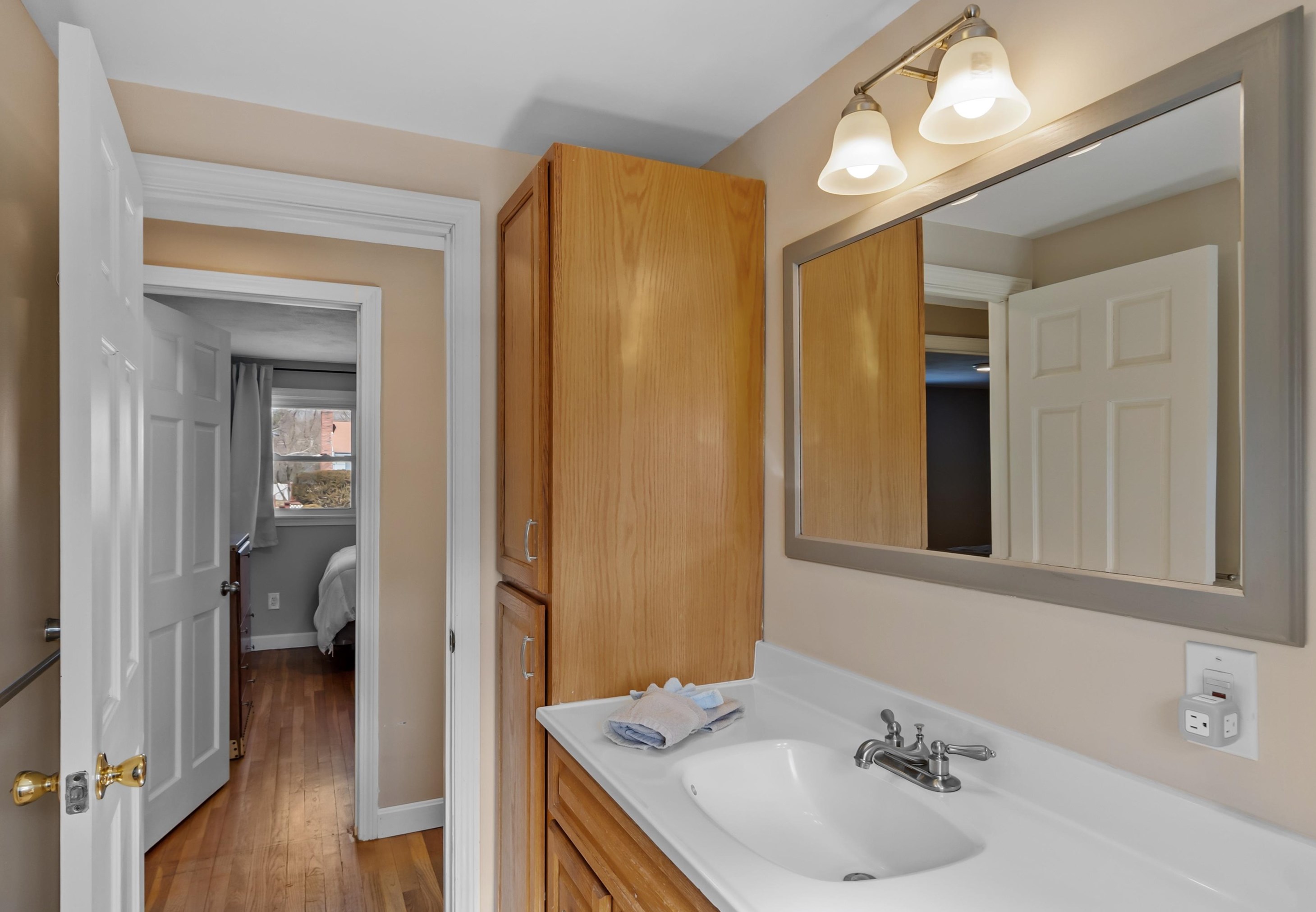 9 Olive Ave, Salem NH  03079-2329 exterior