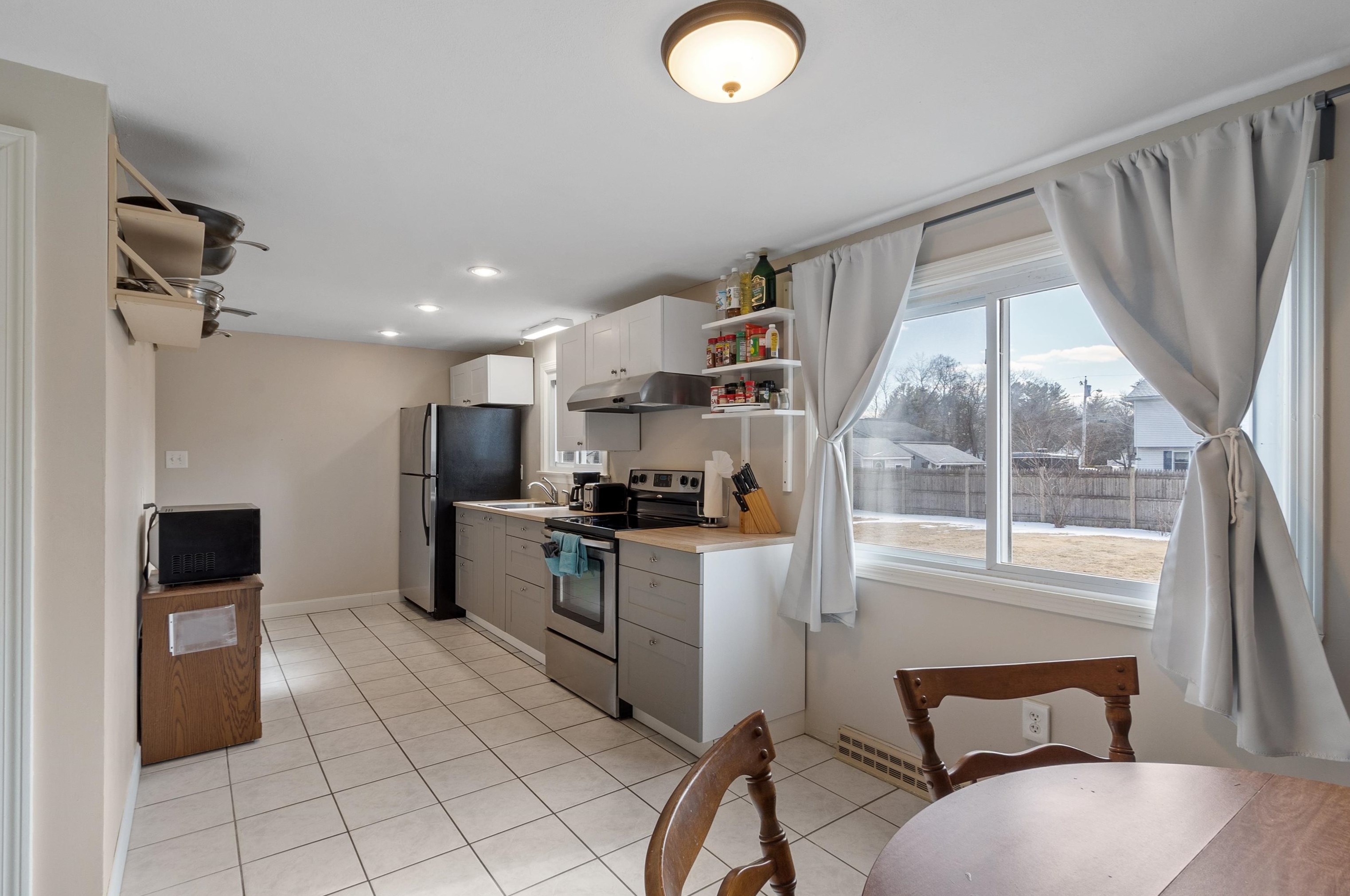9 Olive Ave, Salem NH  03079-2329 exterior