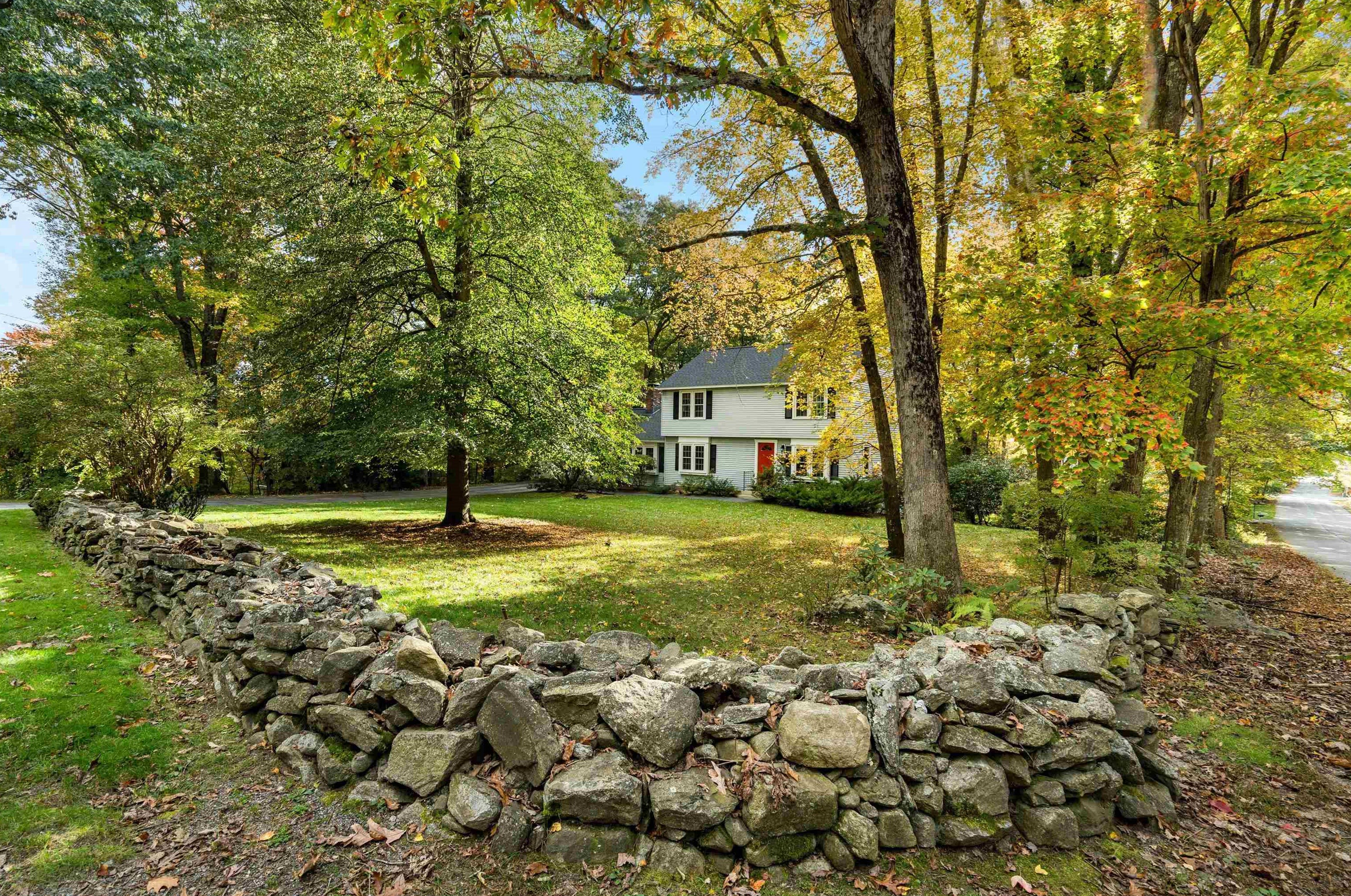 23 King John Dr, Londonderry, NH 03053