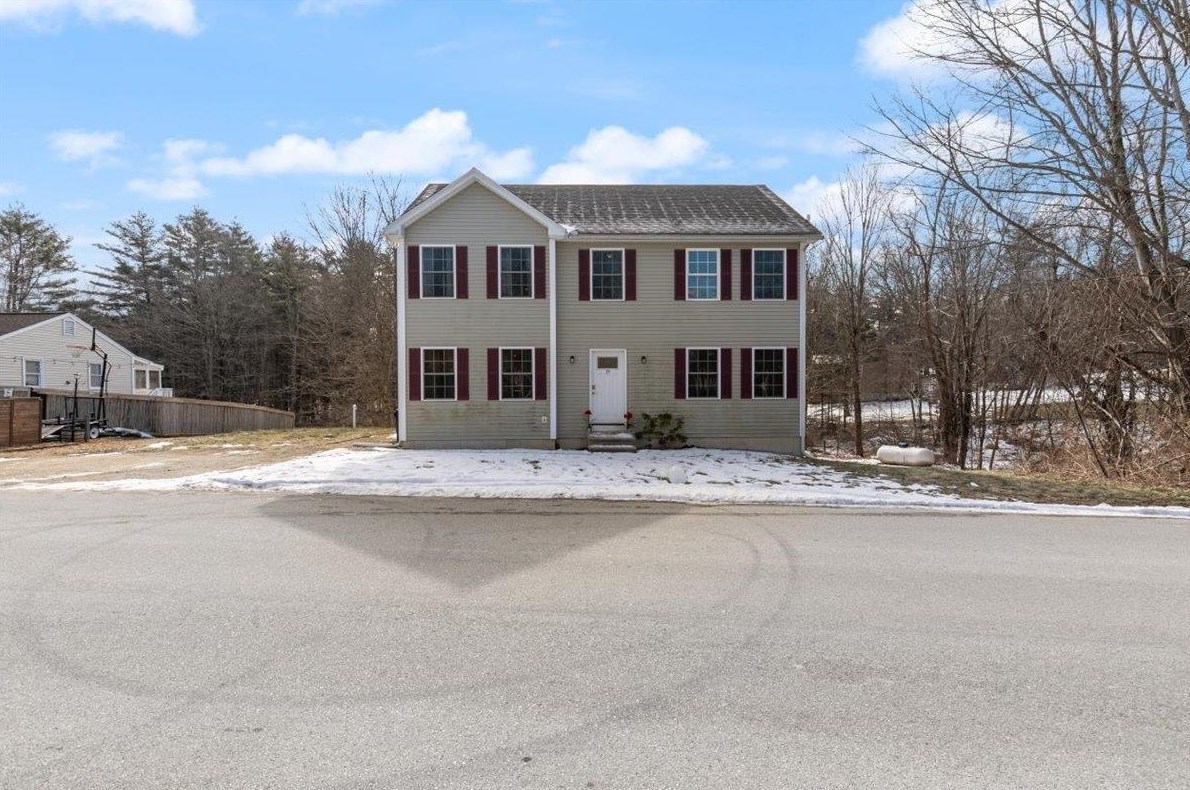 79 Colby Rd, Danville NH  03819-5115 exterior