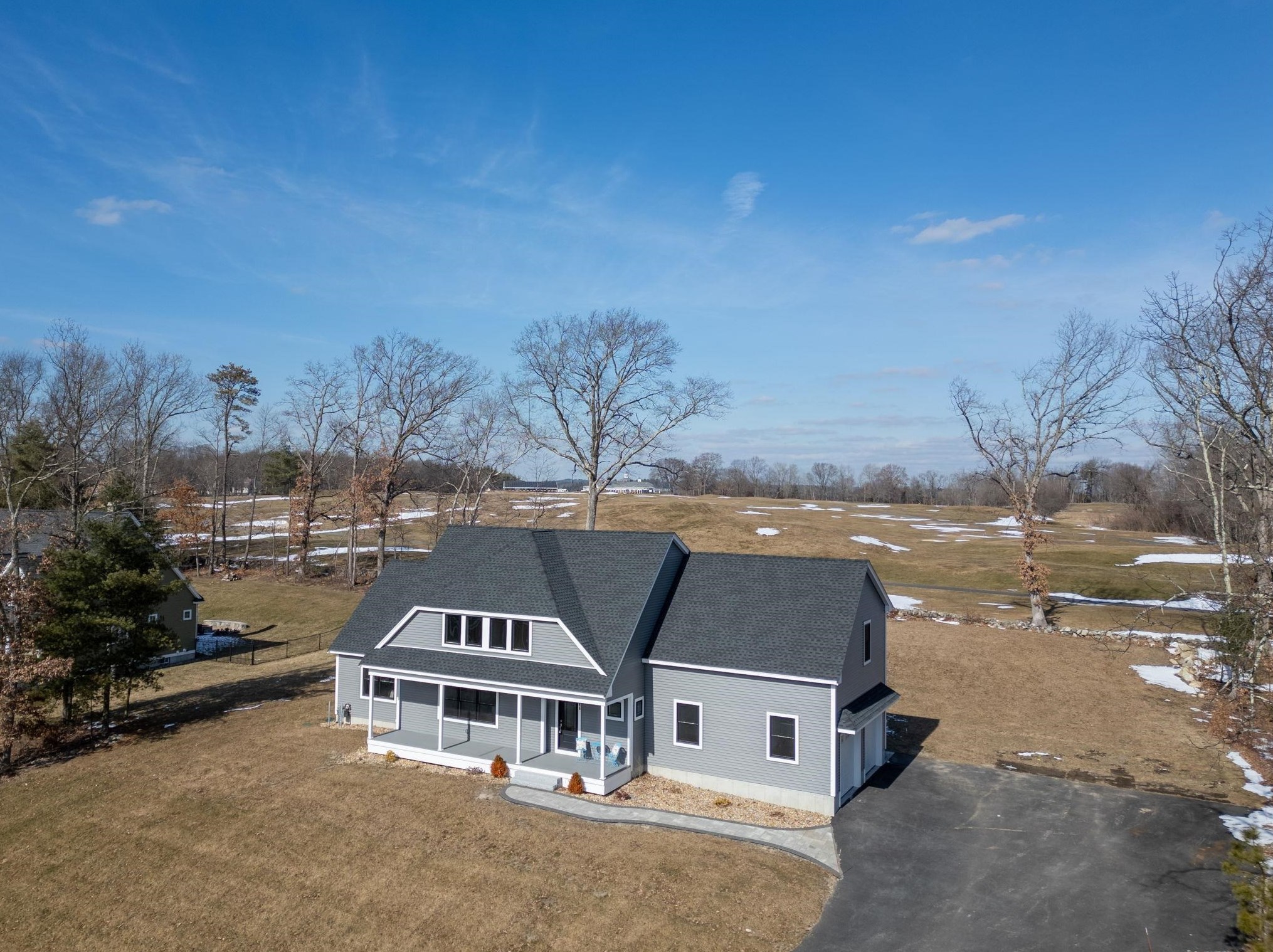 27 Lamplighter Ln, Salem, NH 03079