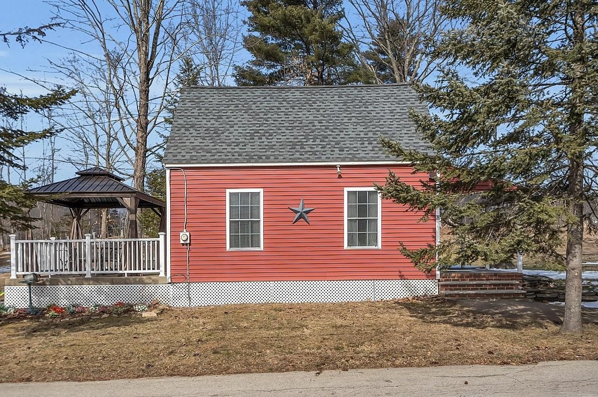 26 Thomas Dr, Hampstead, NH 03841-2603