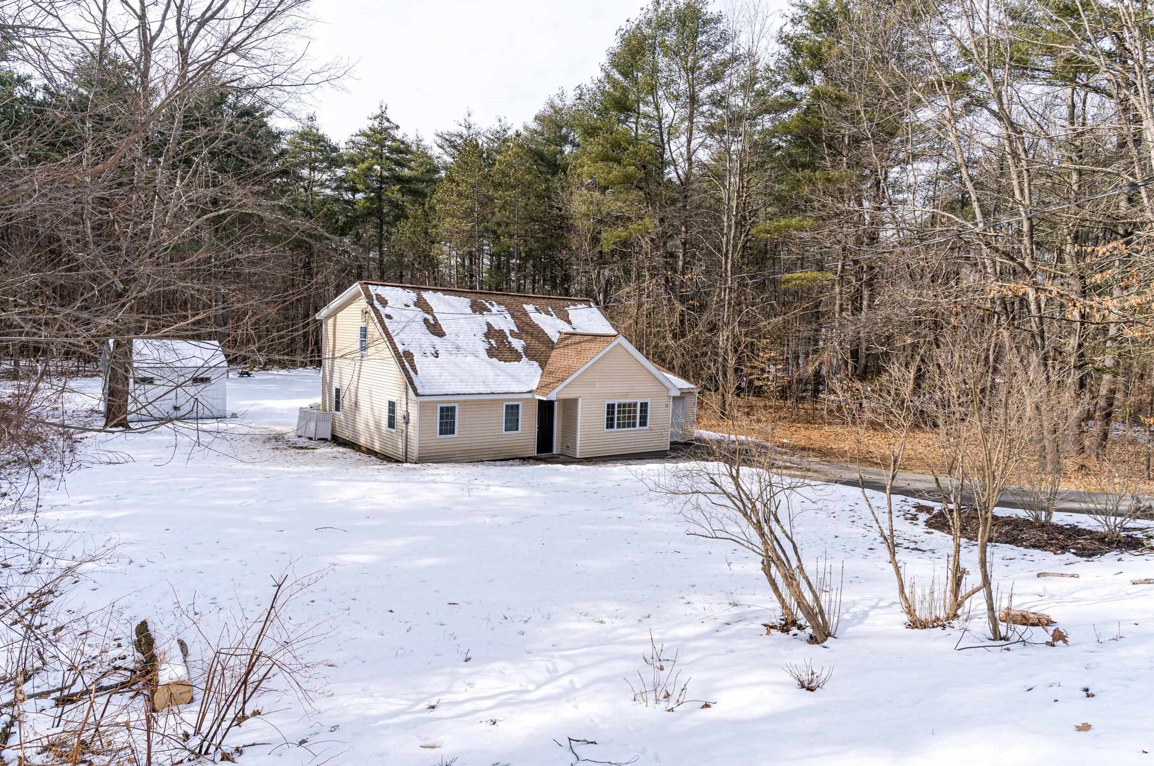12 Bartlett St, Newton, NH 03858