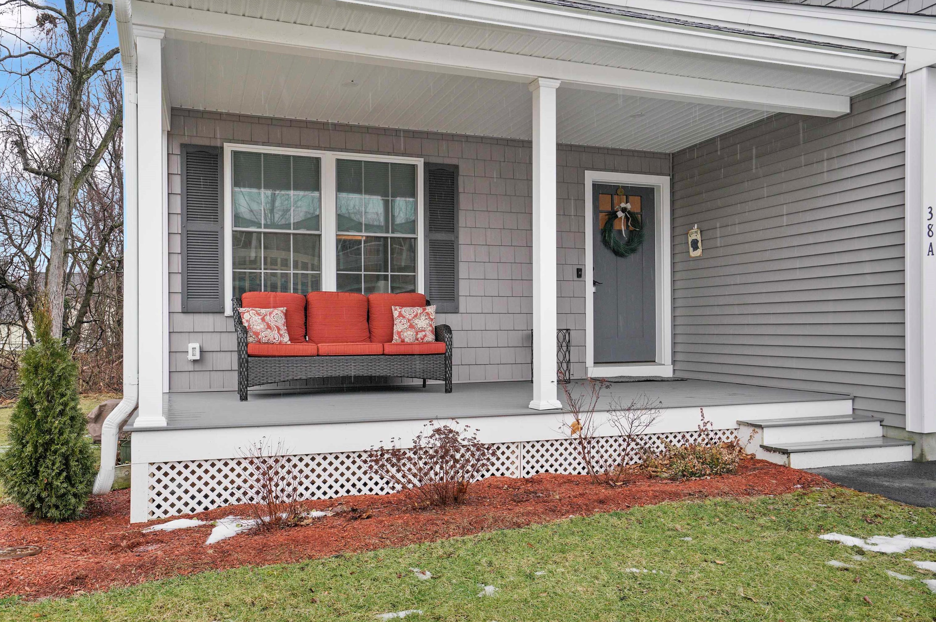 38 Brackett Ln #a, Hudson, NH 03051