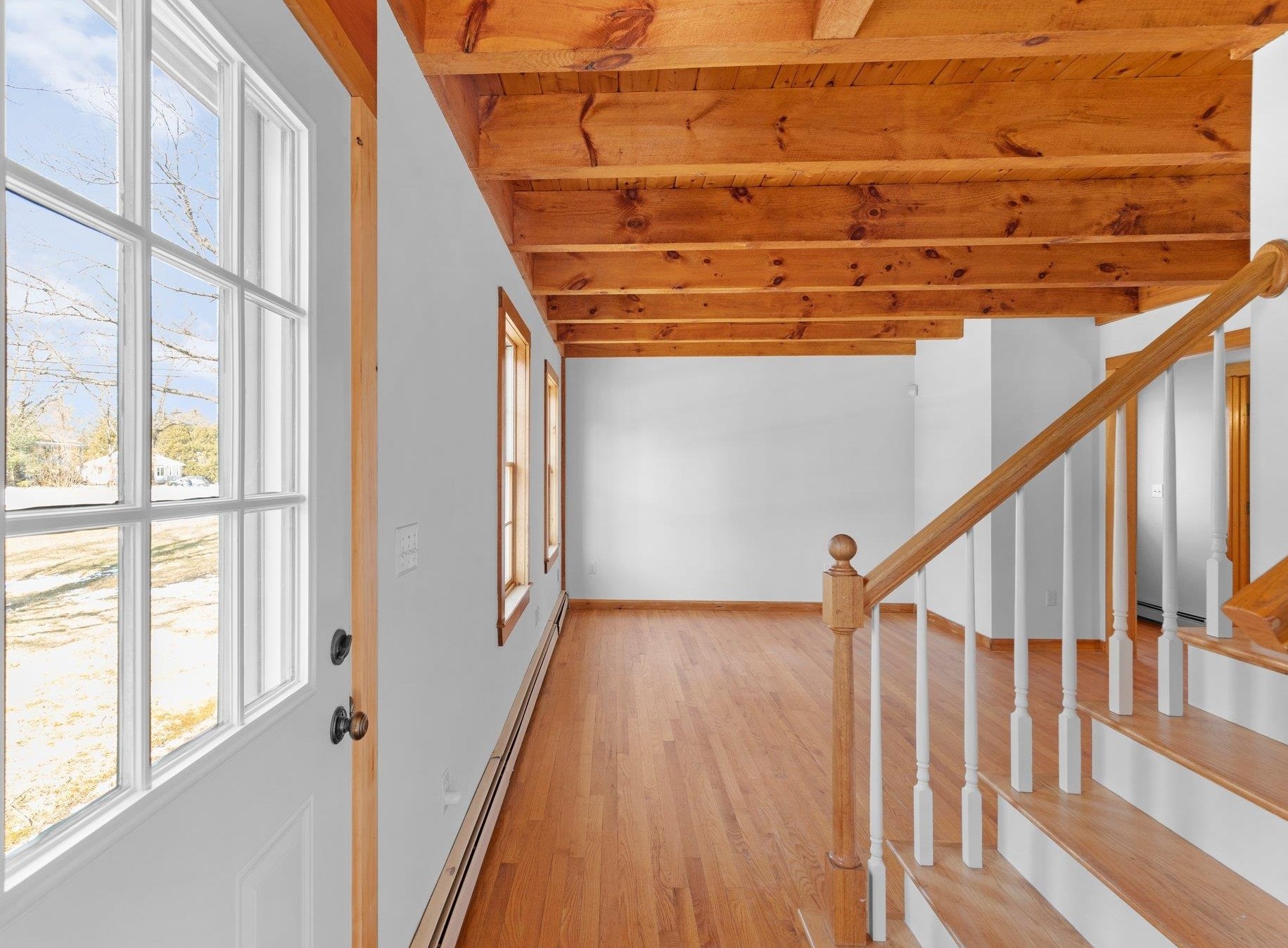 21 Riverside Dr, Rochester, NH 03867-1120