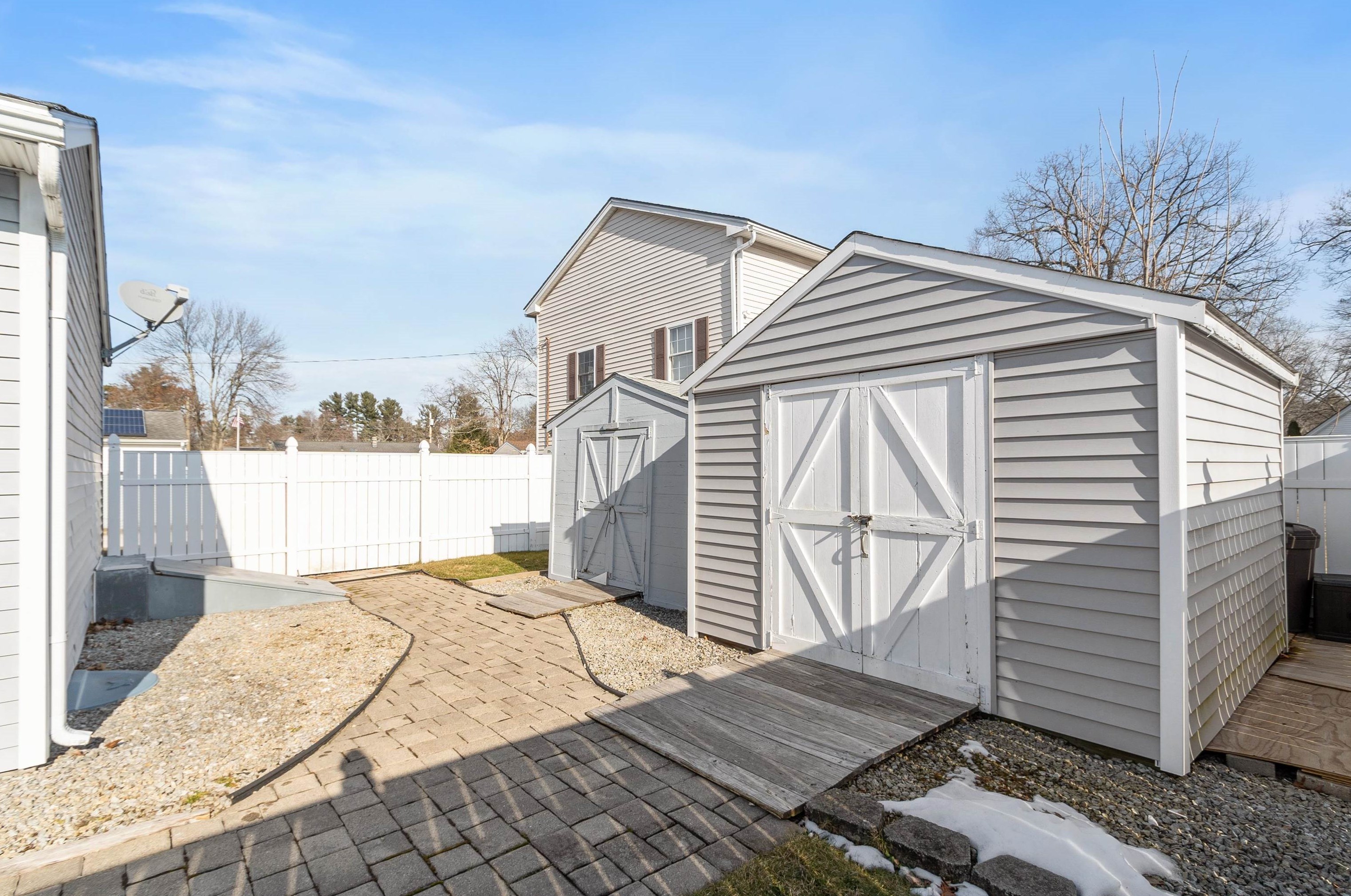 7 Blackstone St, Hudson NH  03051-4354 exterior
