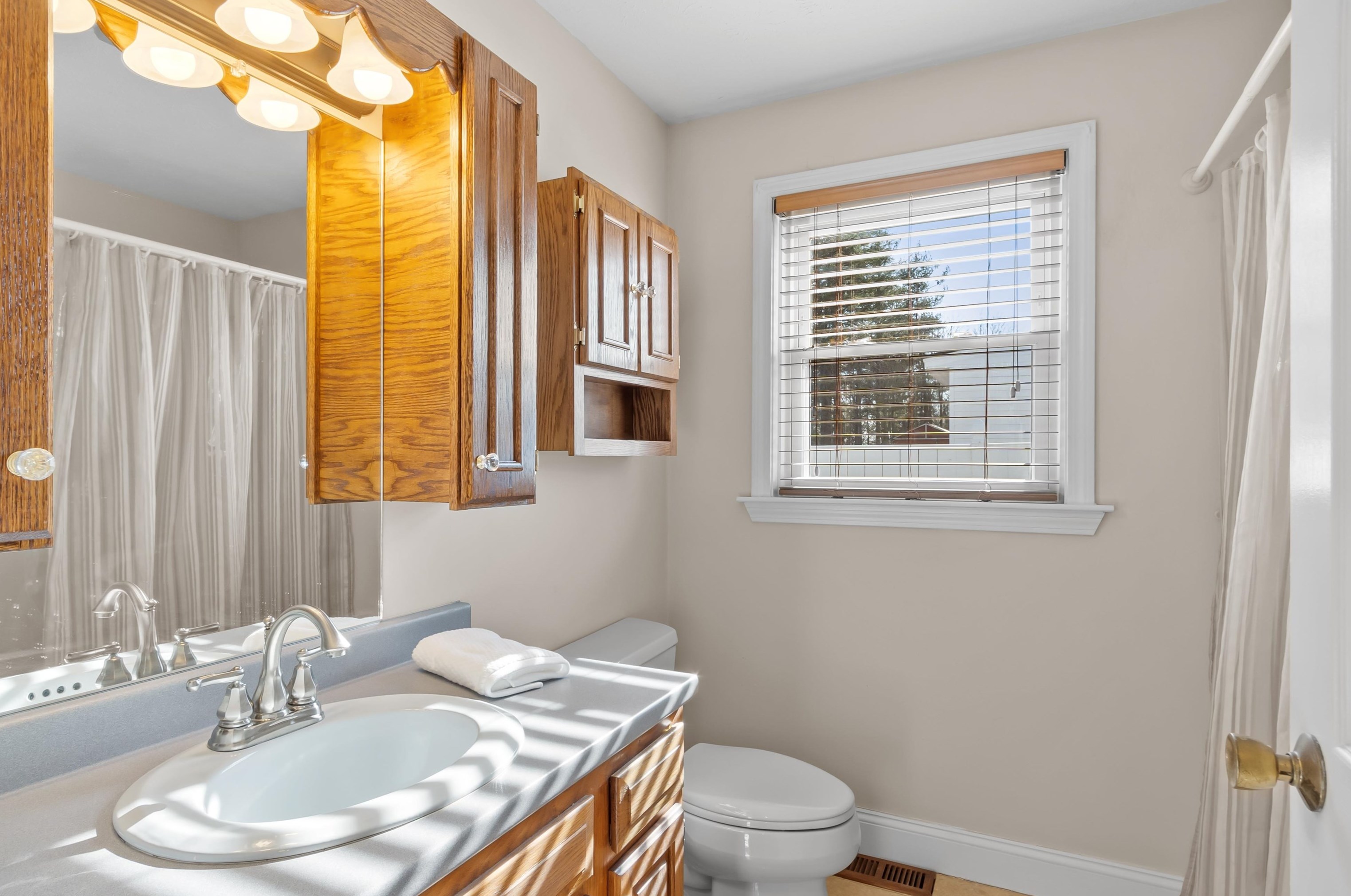 7 Blackstone St, Hudson NH  03051-4354 exterior