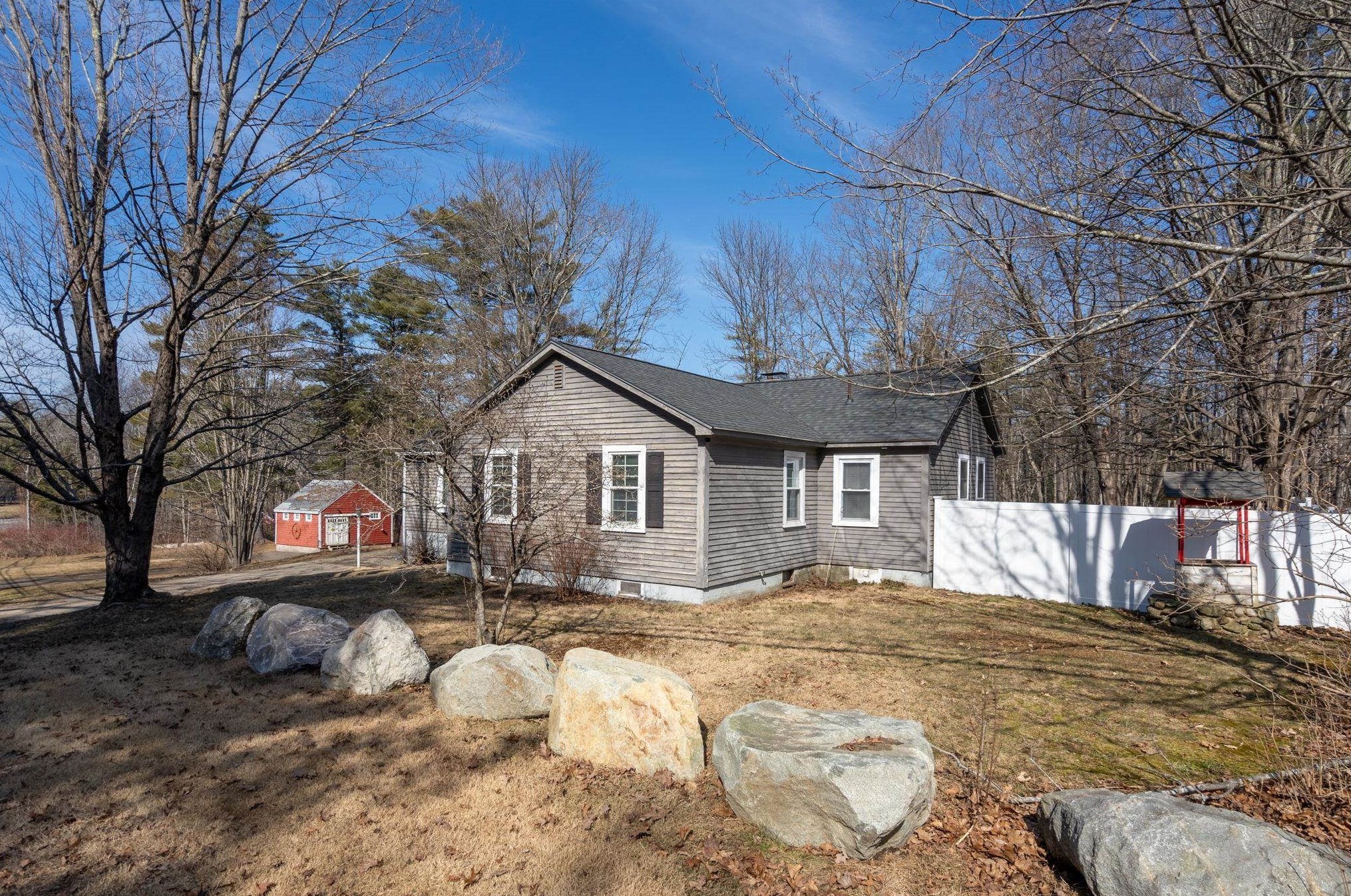 280 Main St, Danville NH  03819-3239 exterior