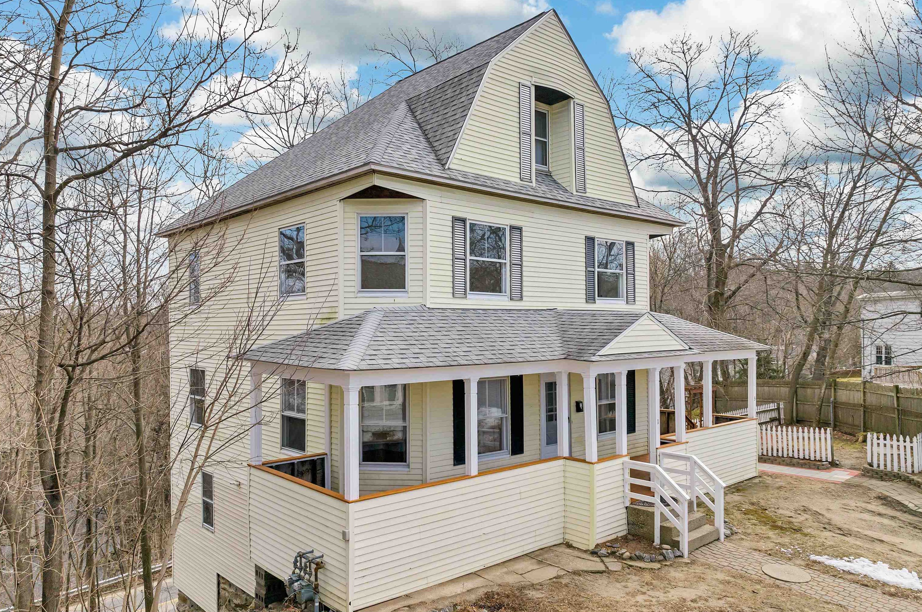 13 Circle Ave, Nashua, NH 03060