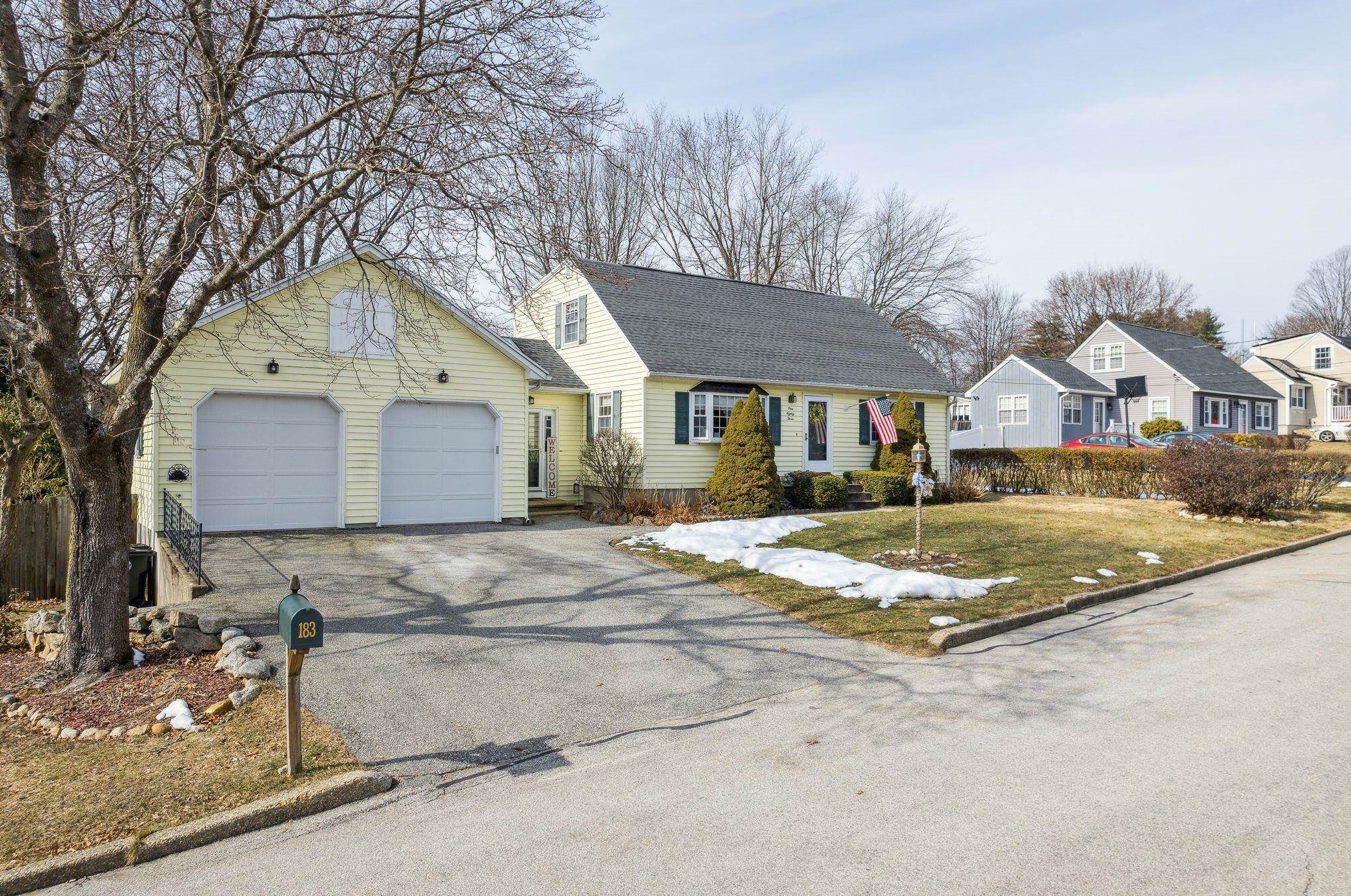 183 Green Acres Dr, Manchester, NH 03109 exterior