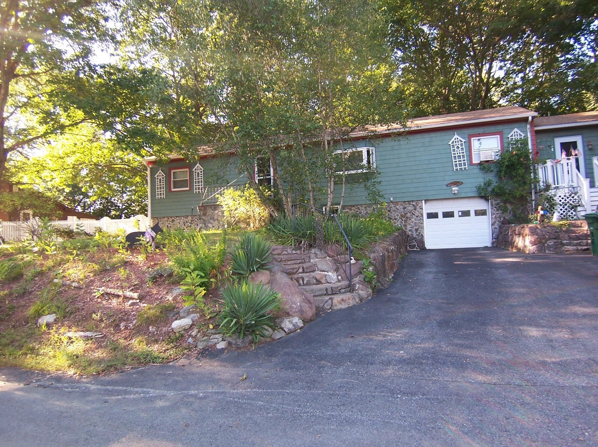 102 Dodge St, Nashua, NH 03064