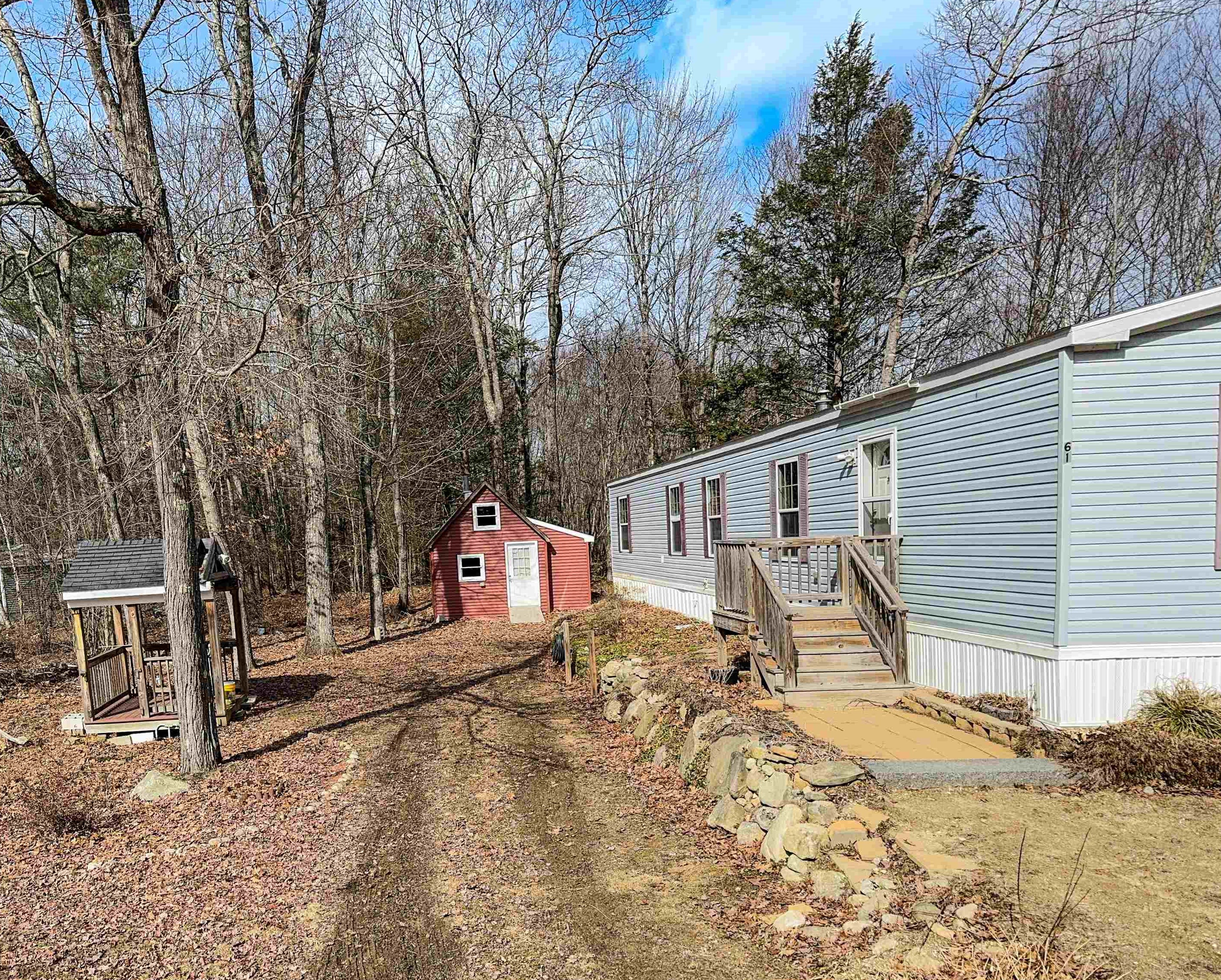 61 Goldfinch Rd, Barrington, NH 03825