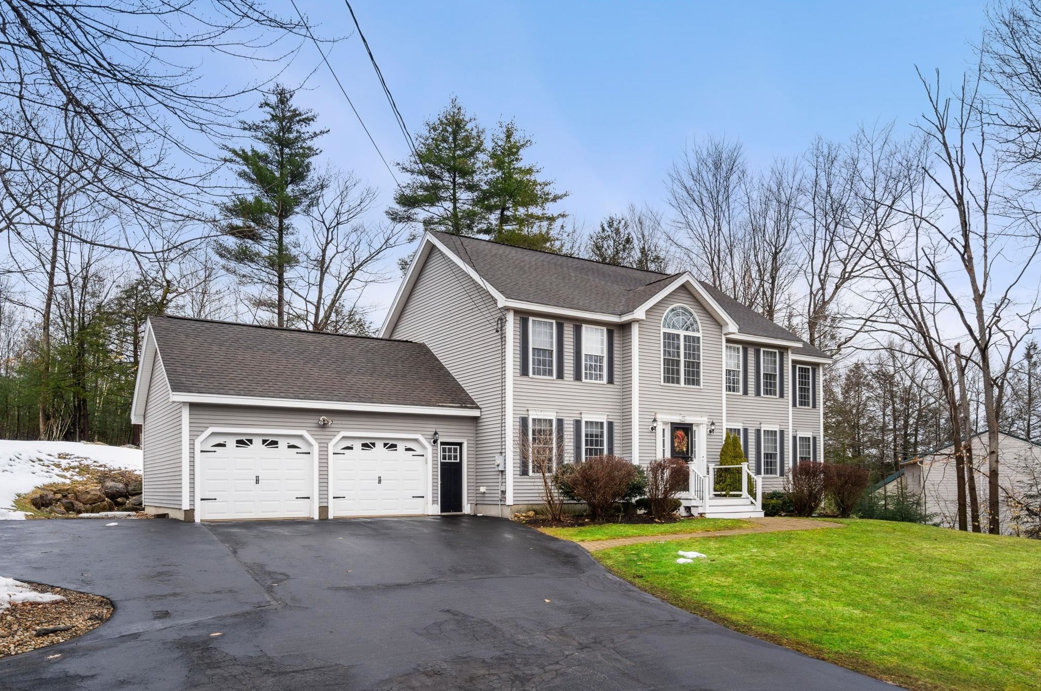 107 Magnolia Dr, Goffstown, NH 03045-2361